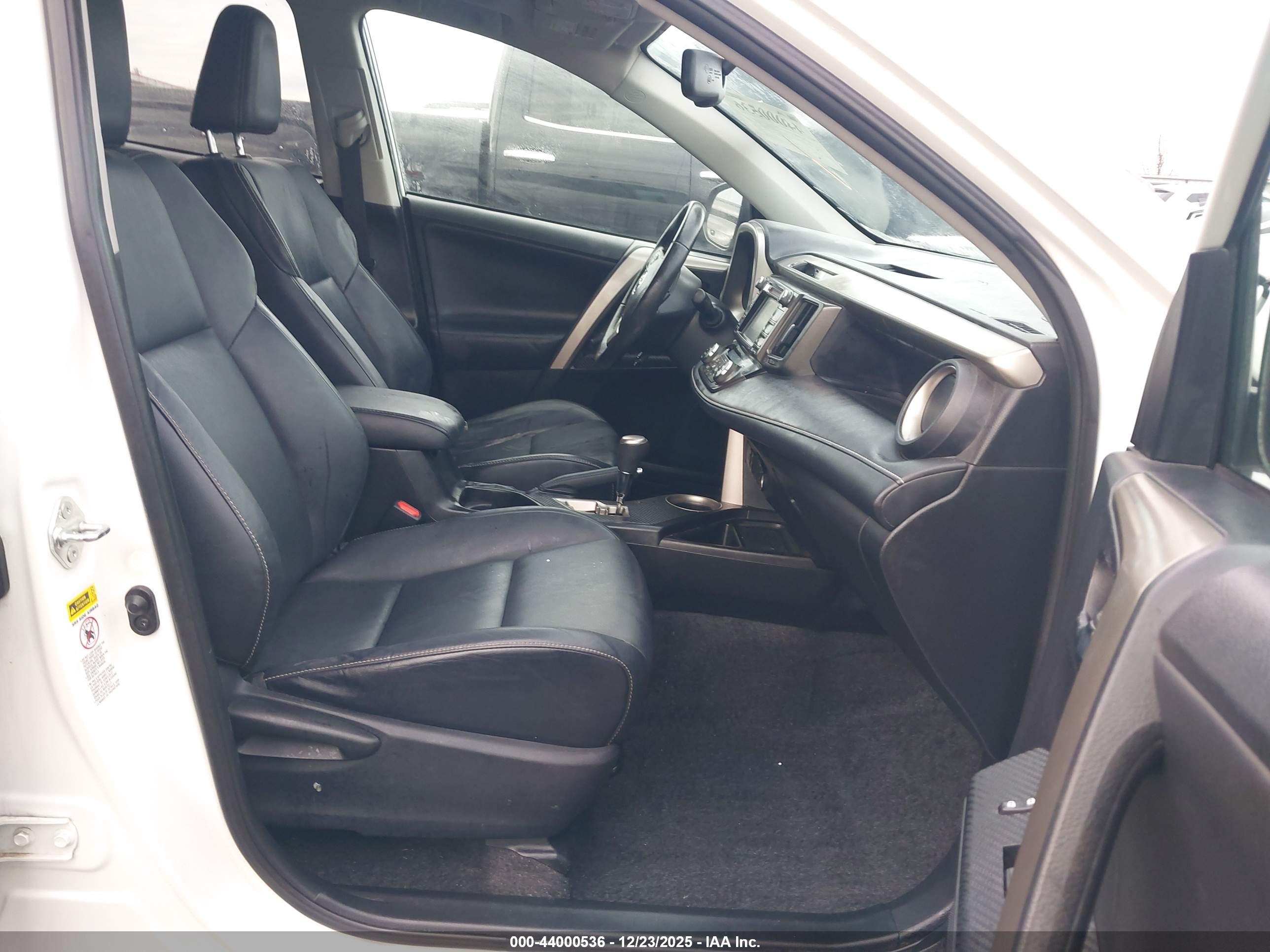 TOYOTA RAV4 image 5