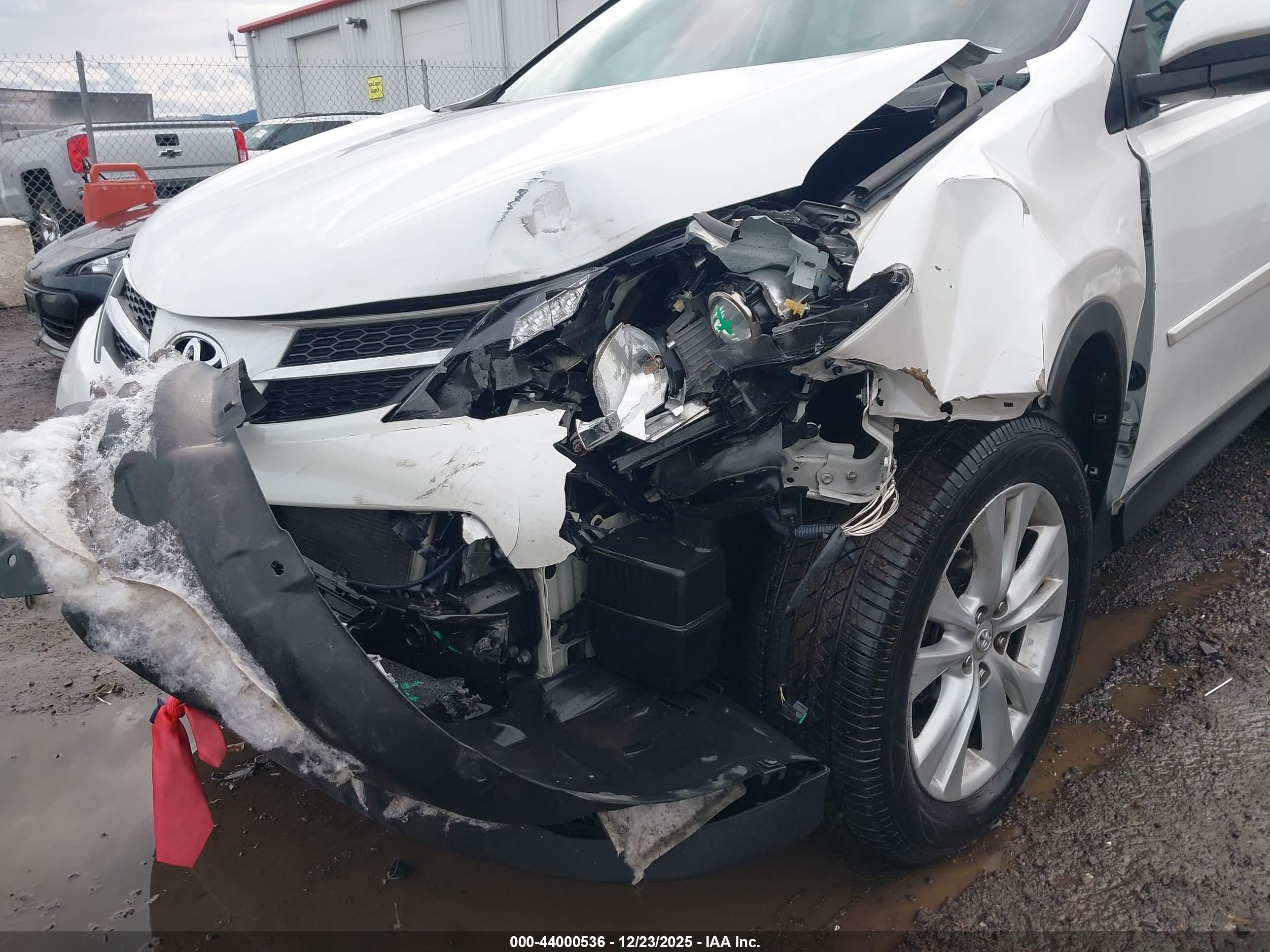TOYOTA RAV4 image 6