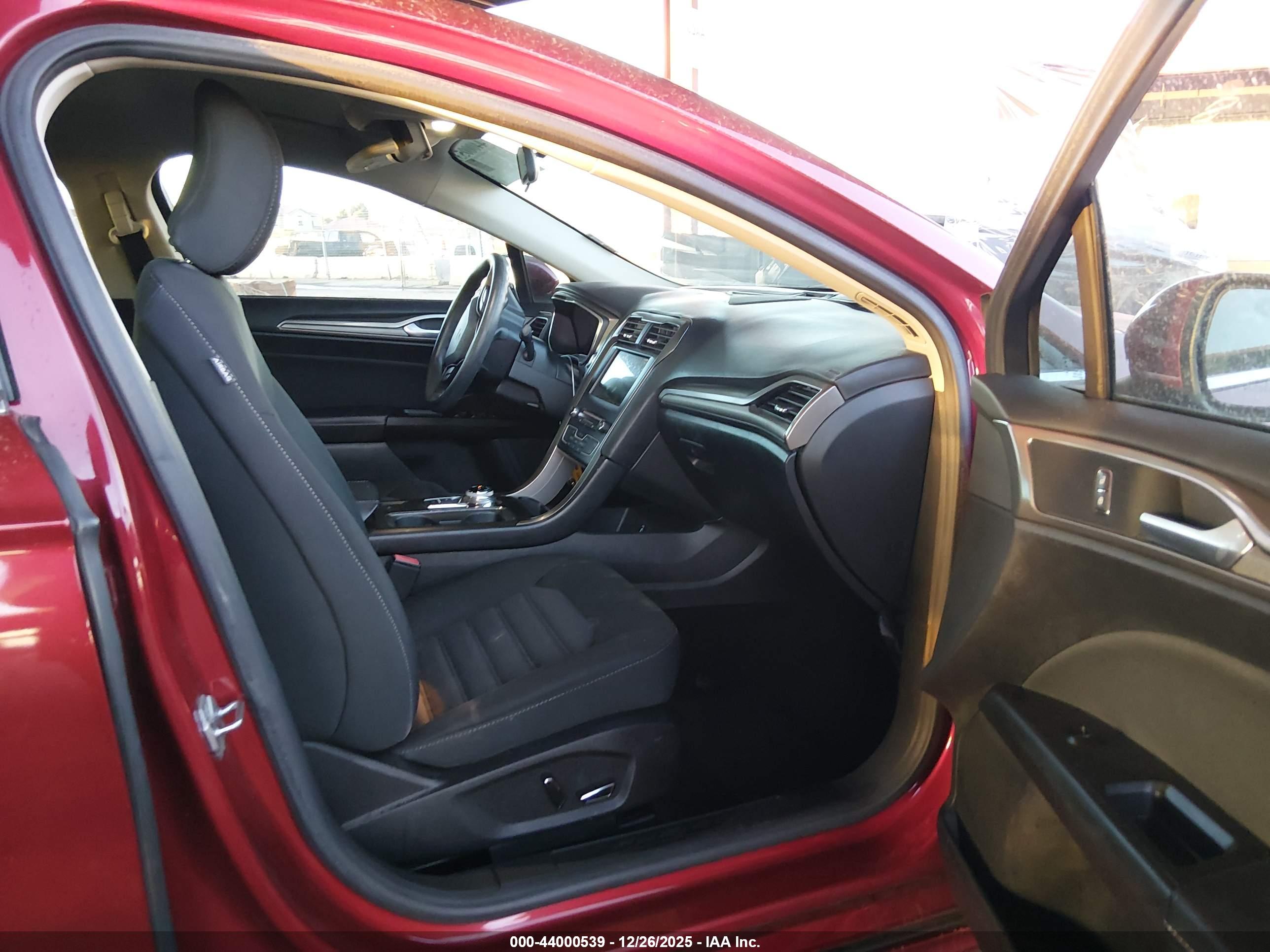 FORD FUSION image 5