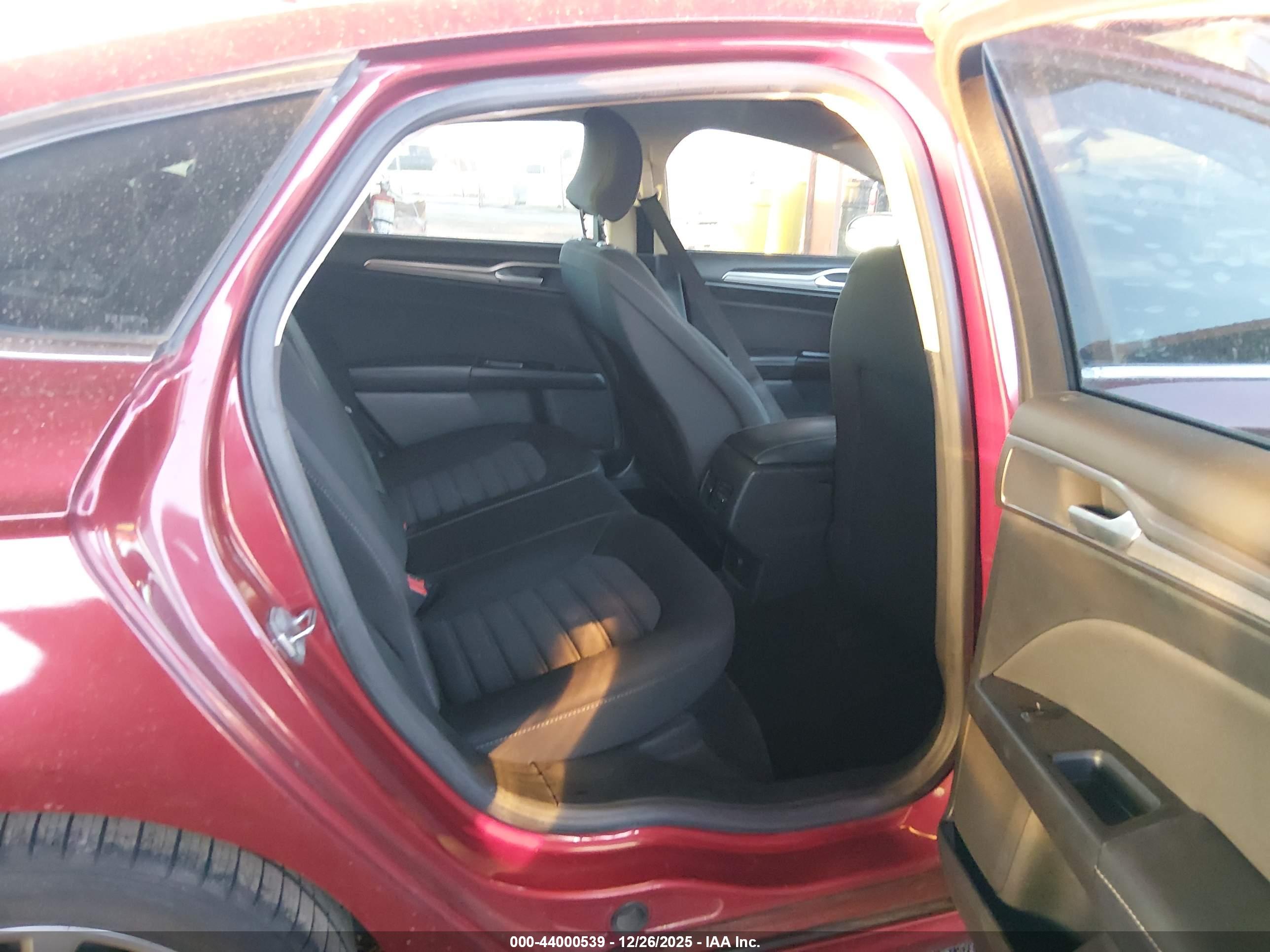FORD FUSION image 8