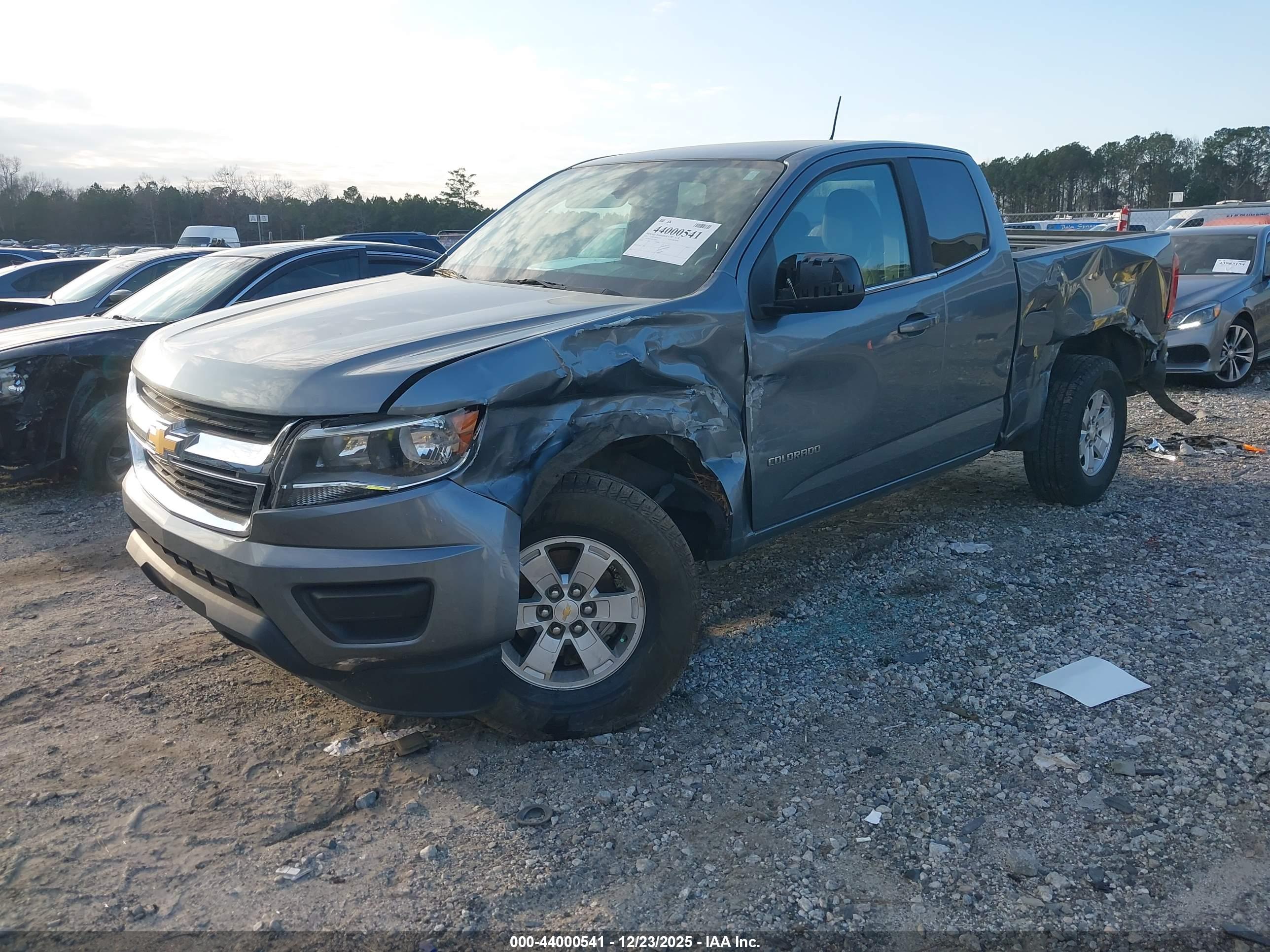 CHEVROLET COLORADO image 2