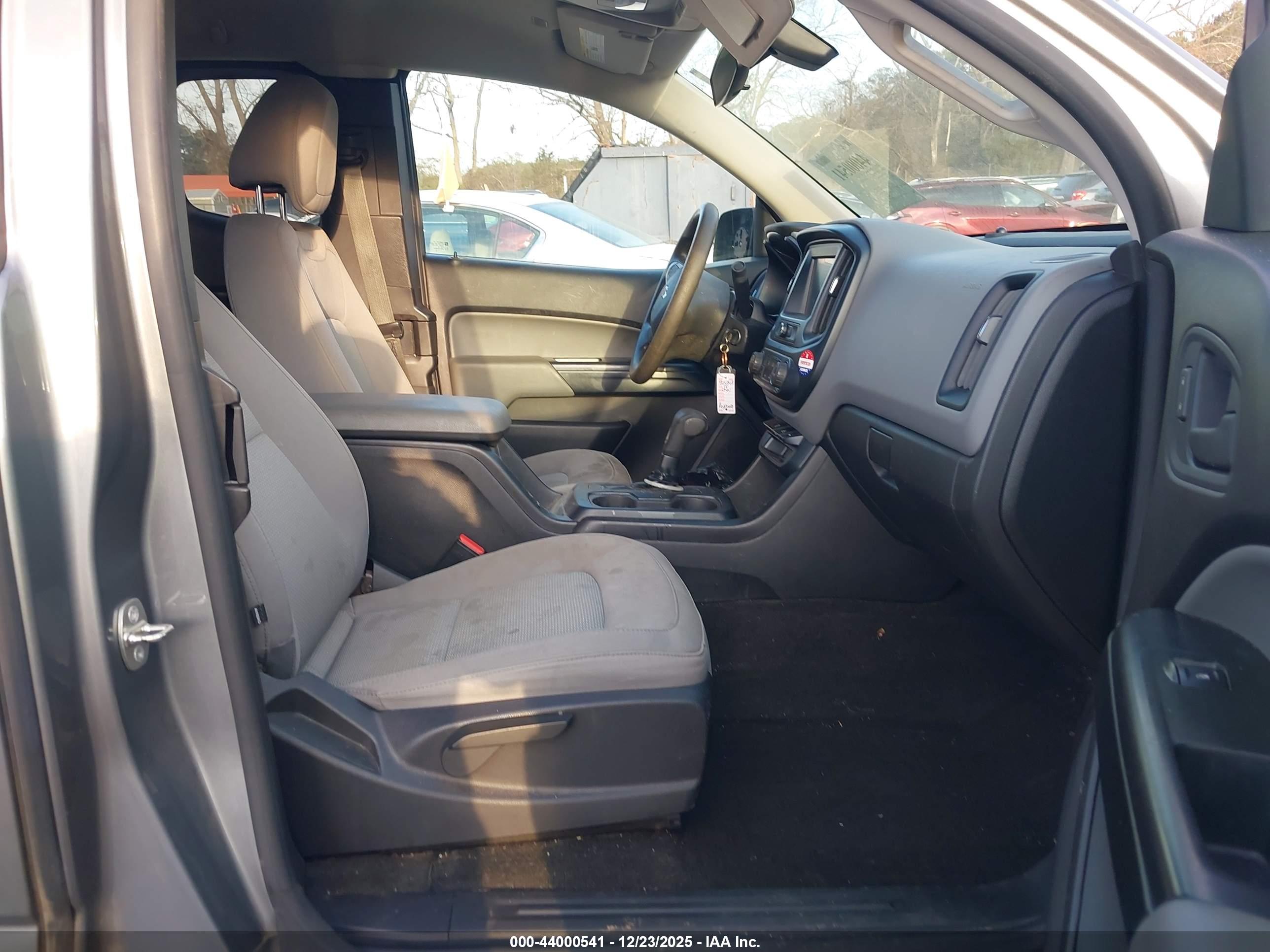 CHEVROLET COLORADO image 5
