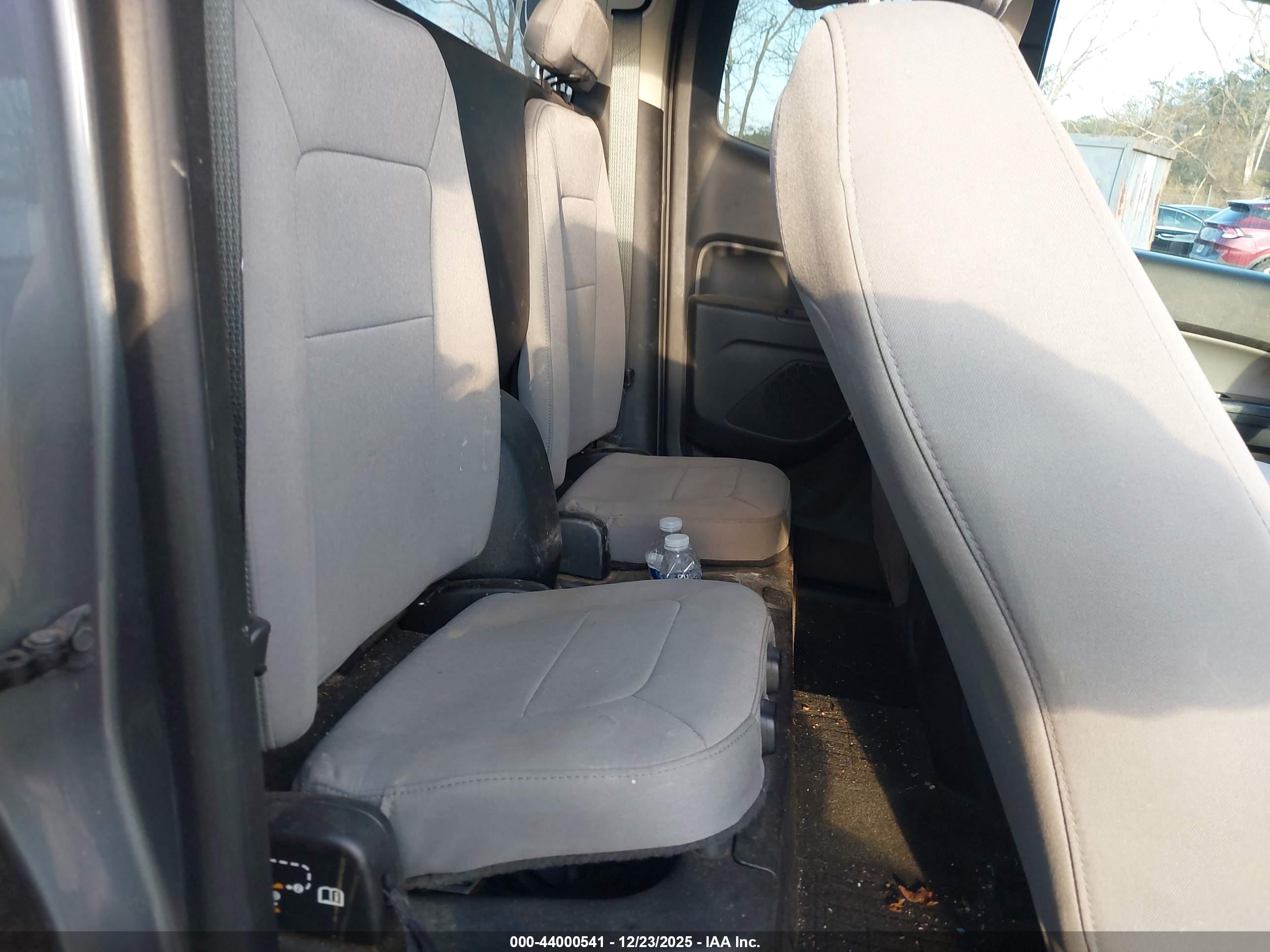 CHEVROLET COLORADO image 8