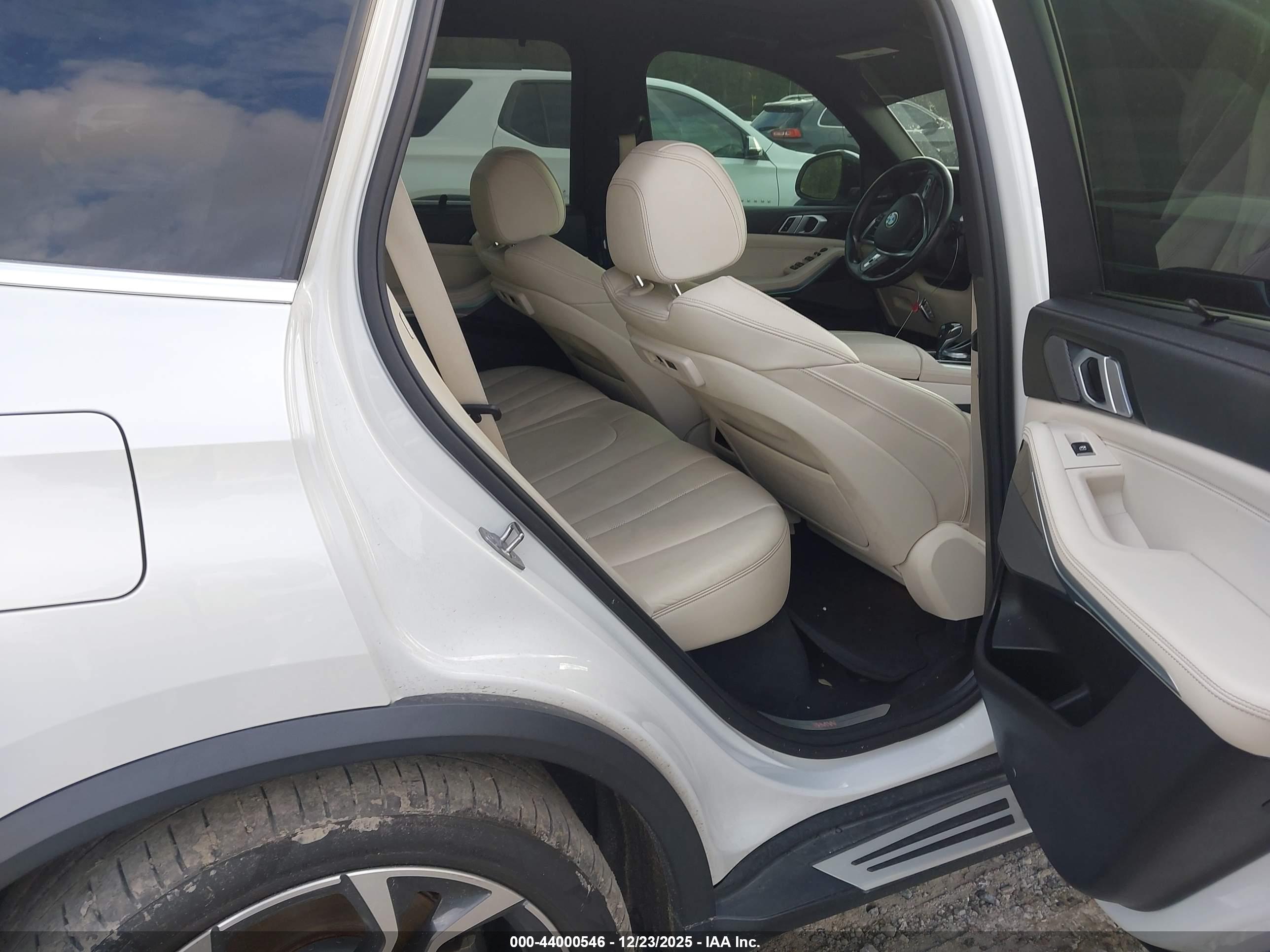 BMW X5 image 8