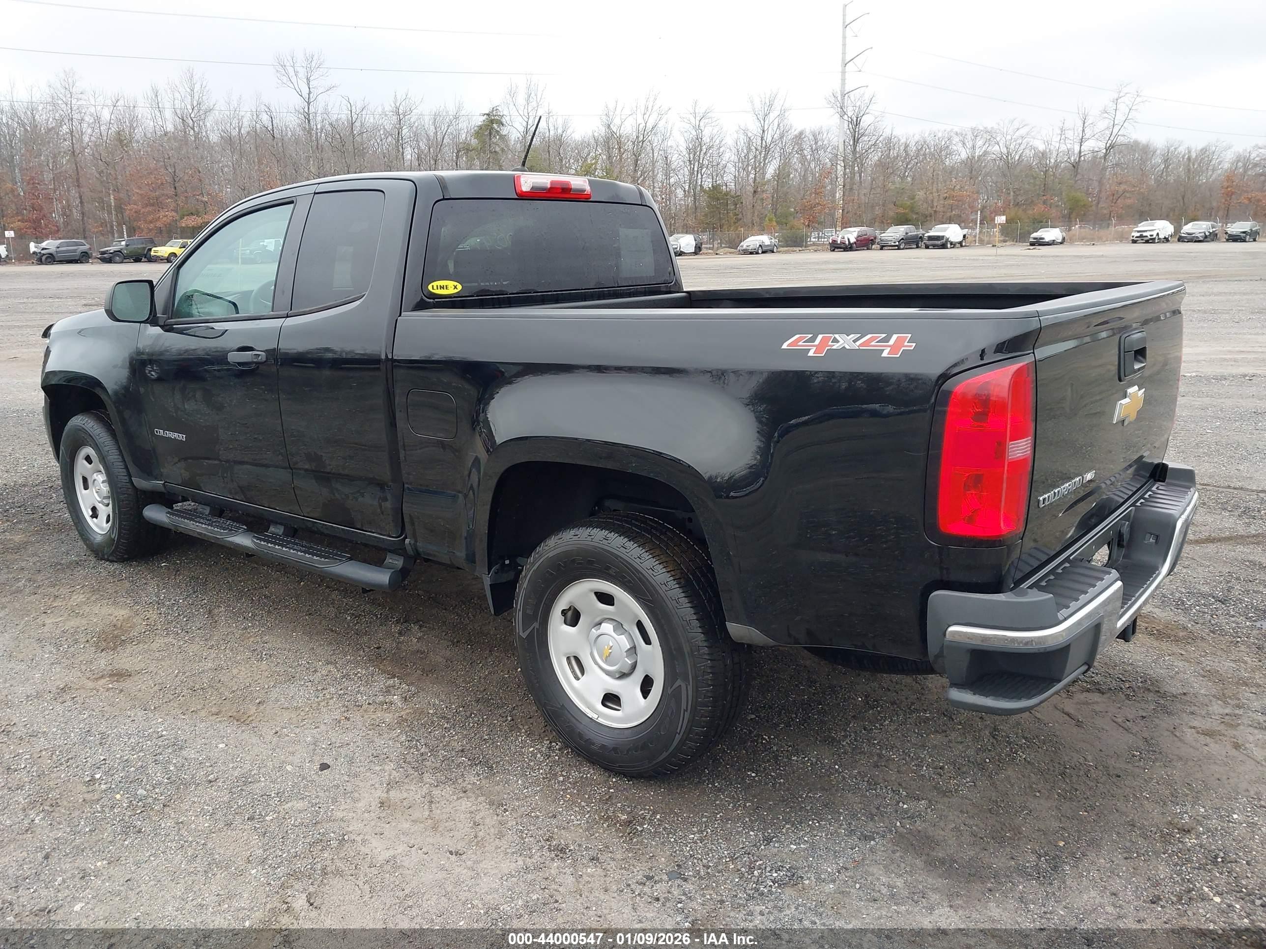 CHEVROLET COLORADO image 3
