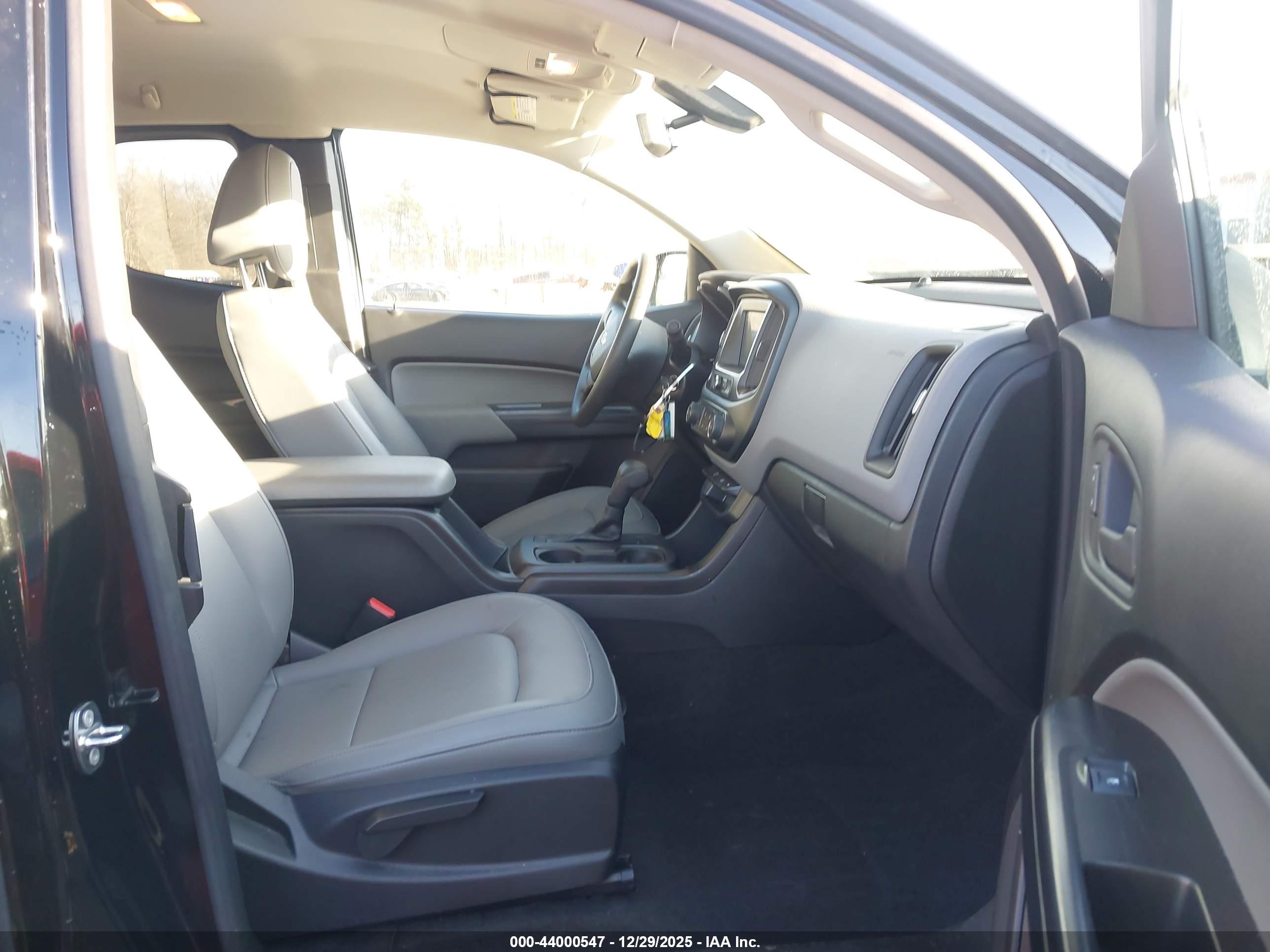 CHEVROLET COLORADO image 5