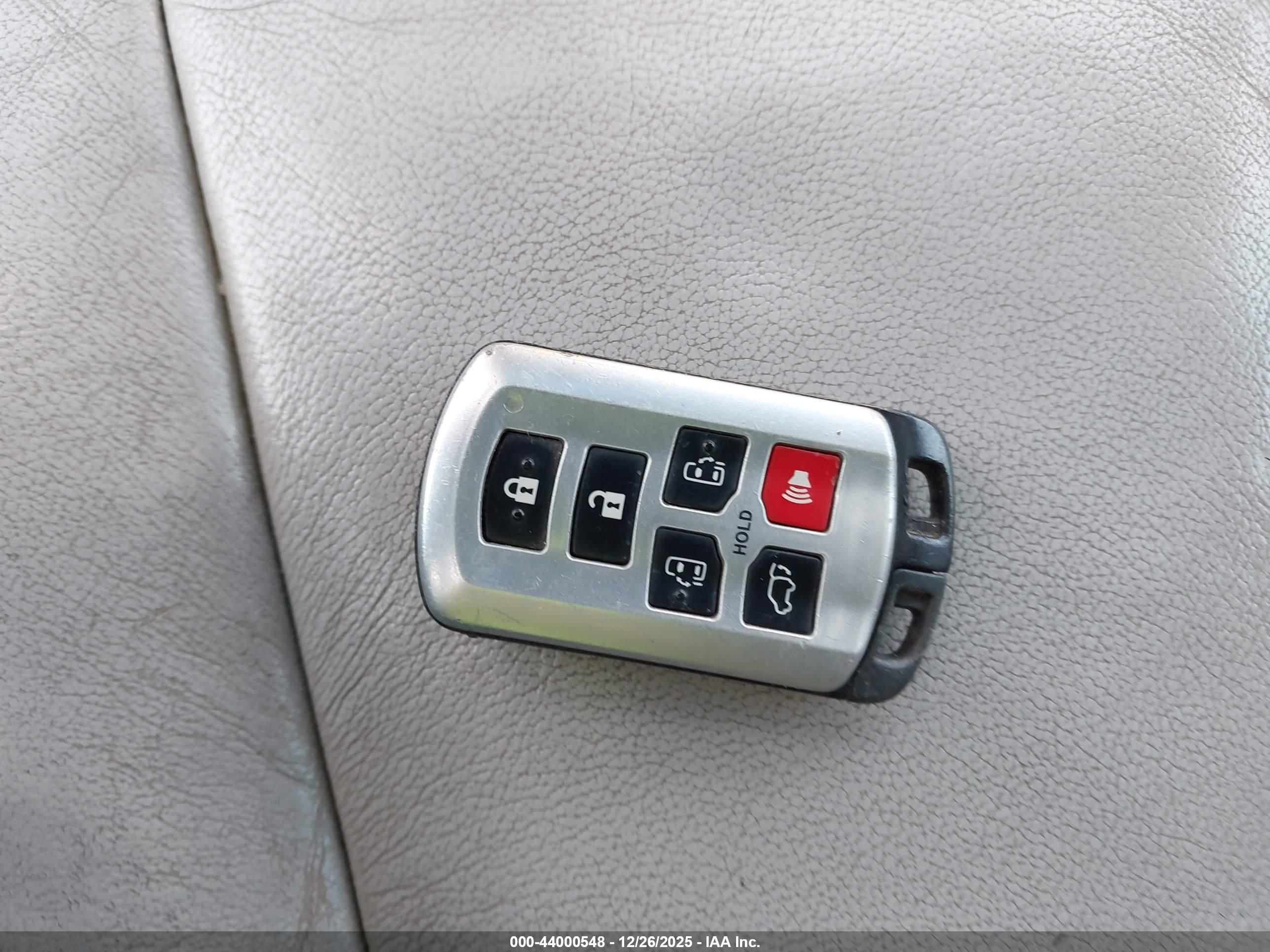 TOYOTA SIENNA image 11