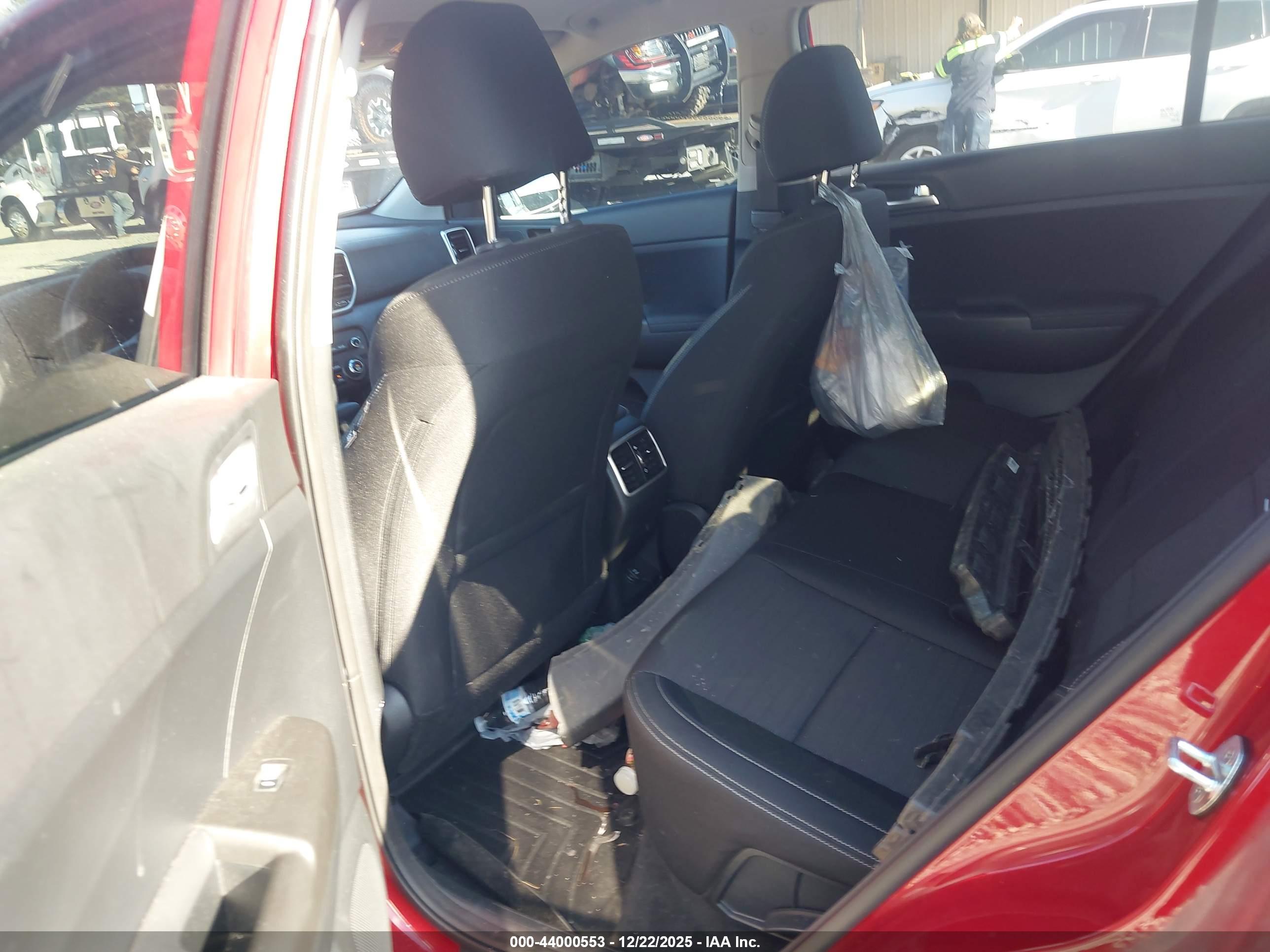 KIA SPORTAGE image 8