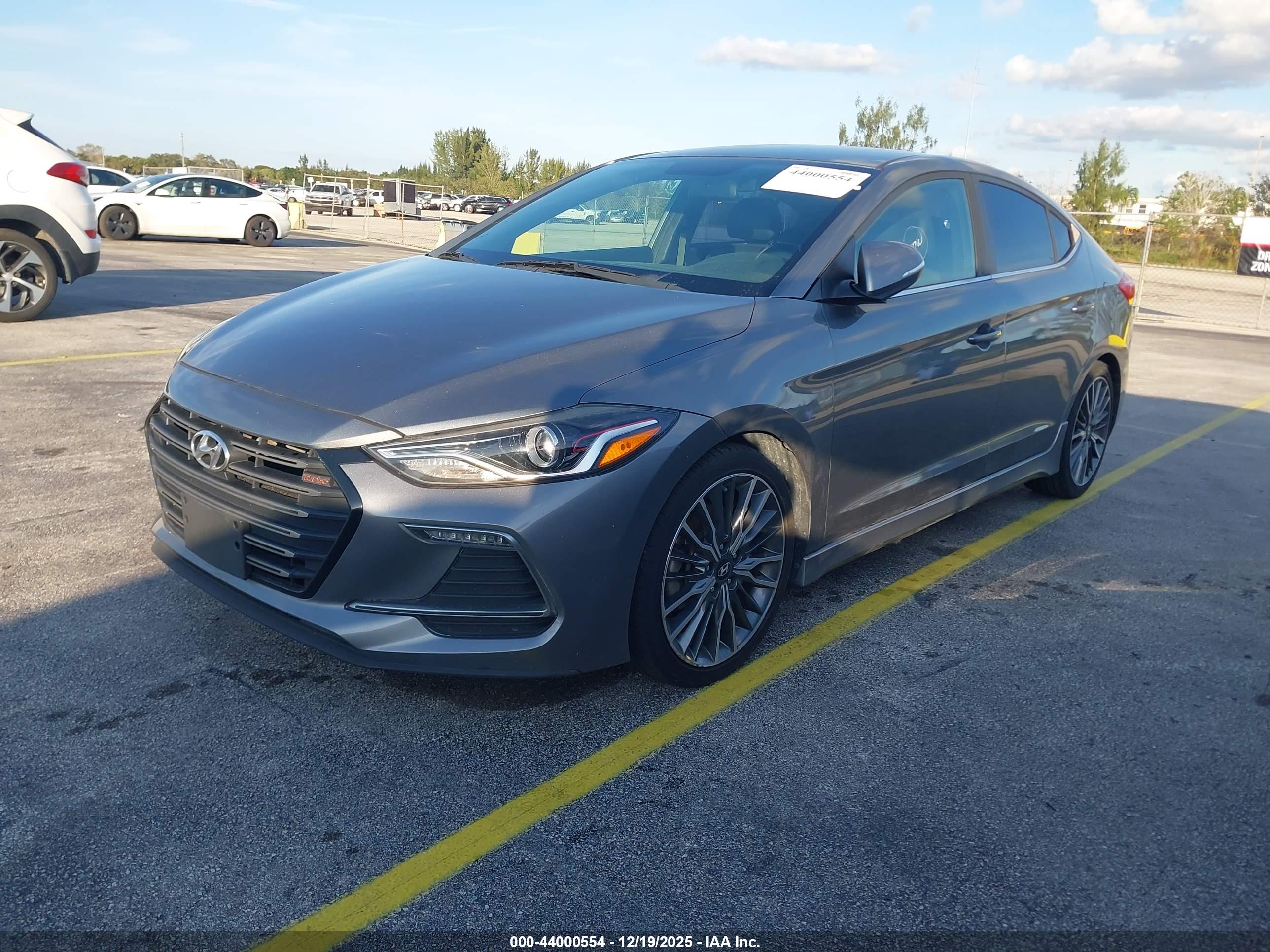 HYUNDAI ELANTRA image 2