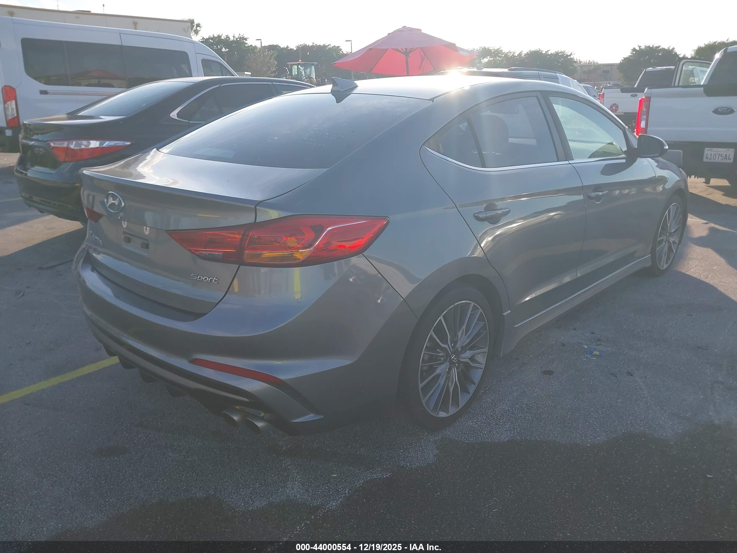 HYUNDAI ELANTRA image 4