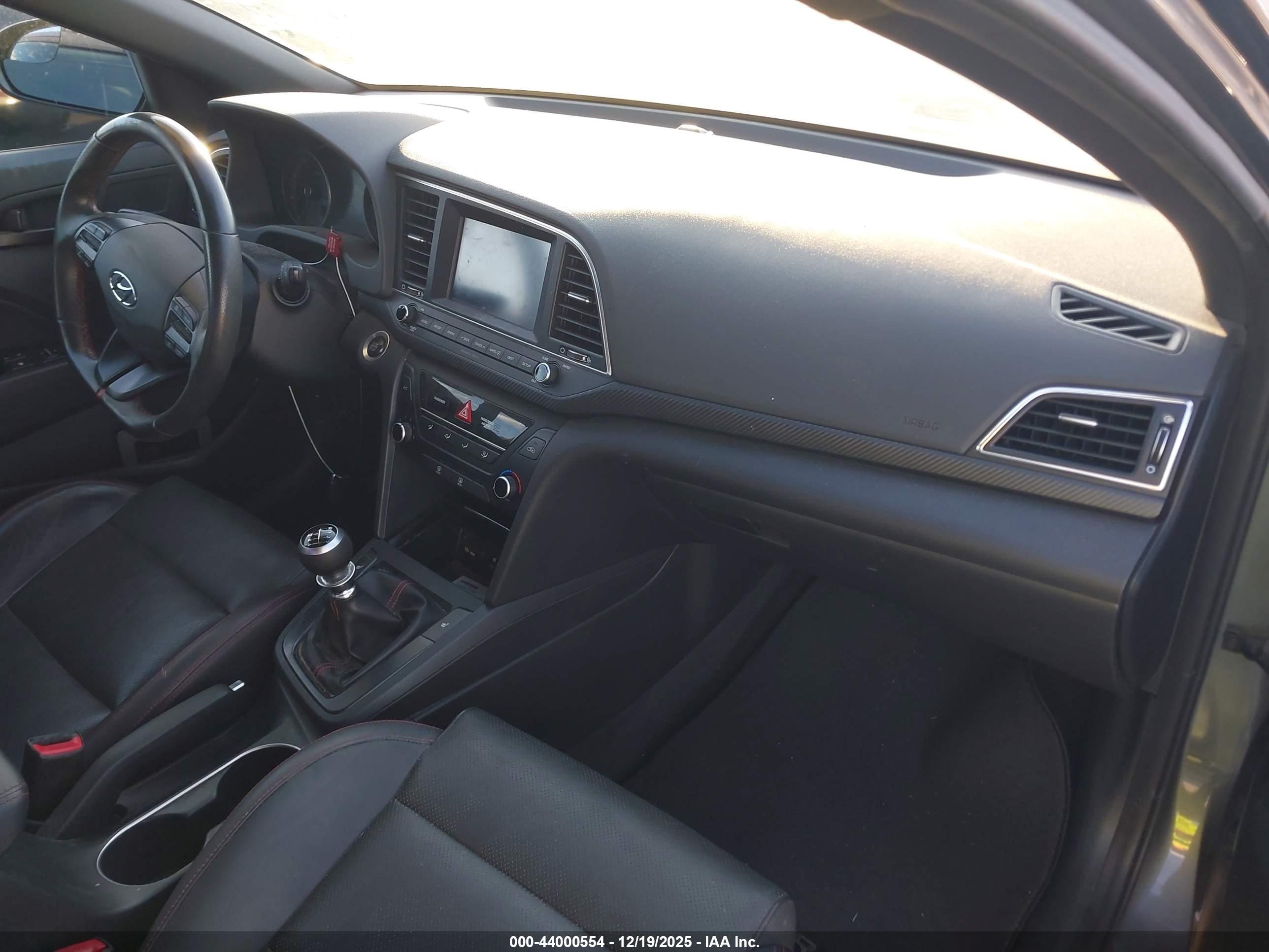 HYUNDAI ELANTRA image 5