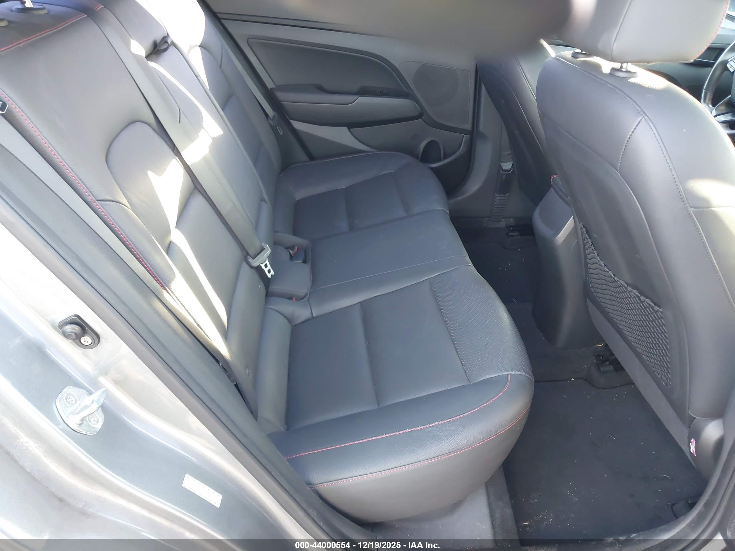 HYUNDAI ELANTRA image 8