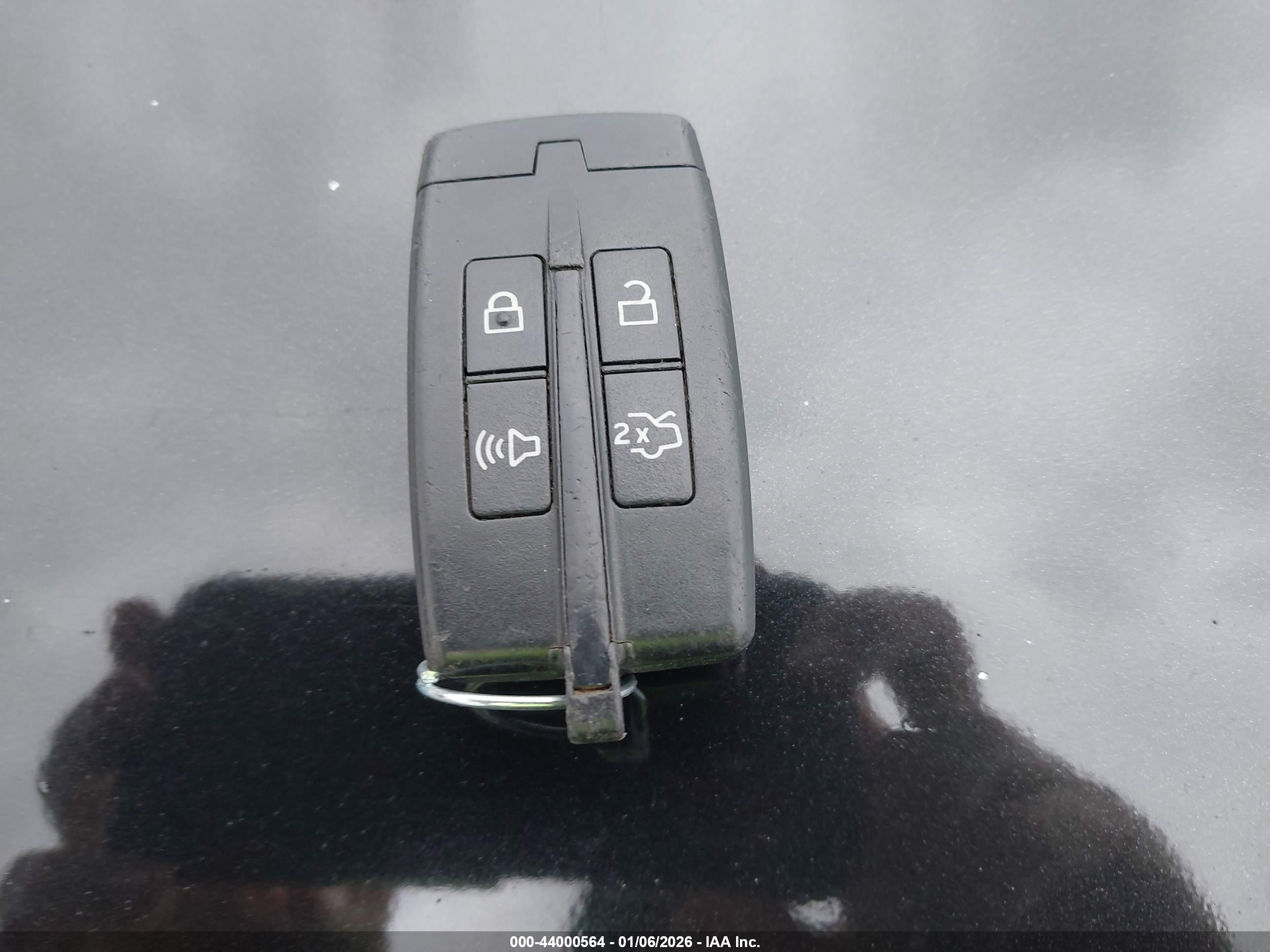 FORD TAURUS image 11
