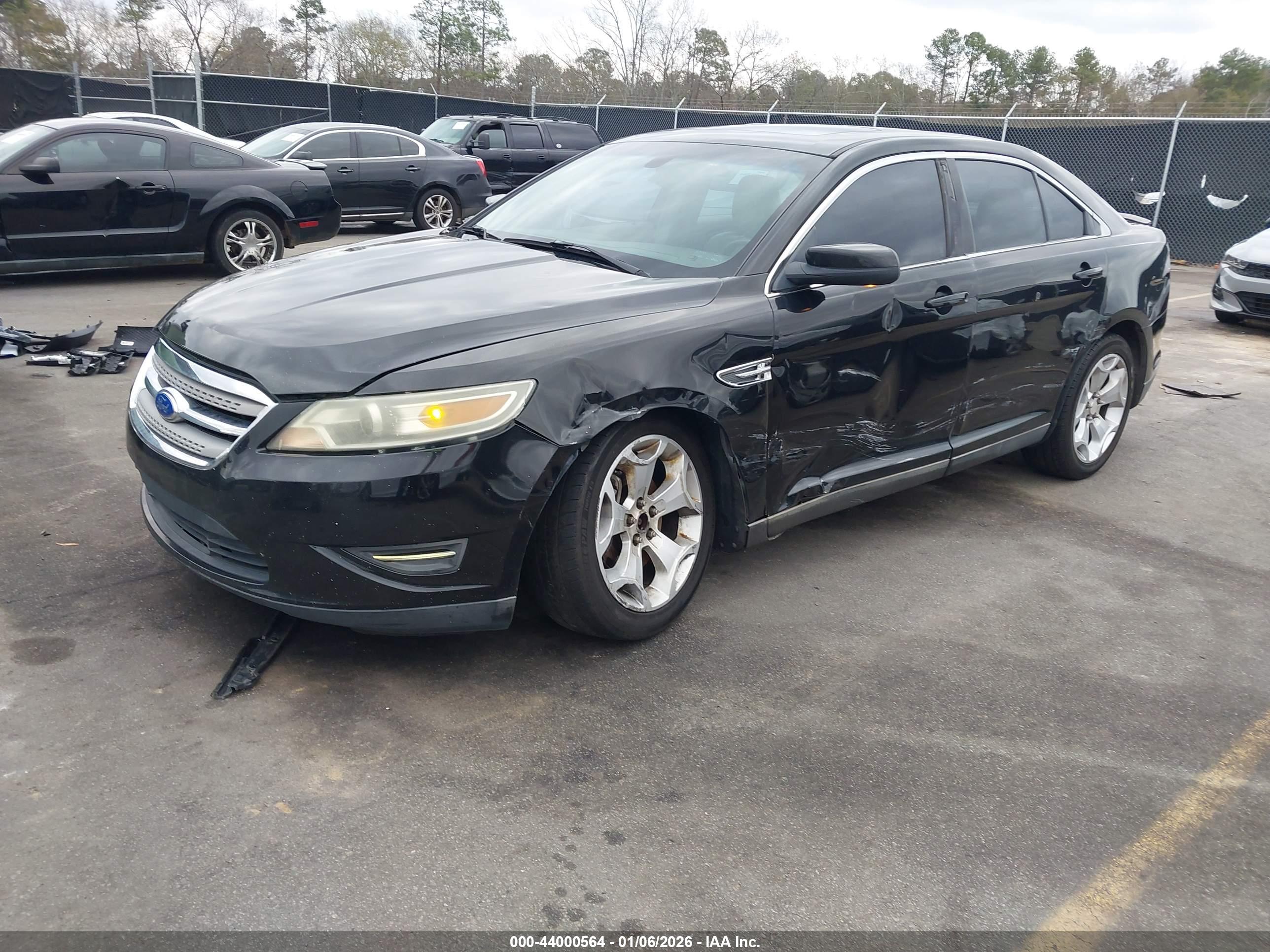 FORD TAURUS image 2