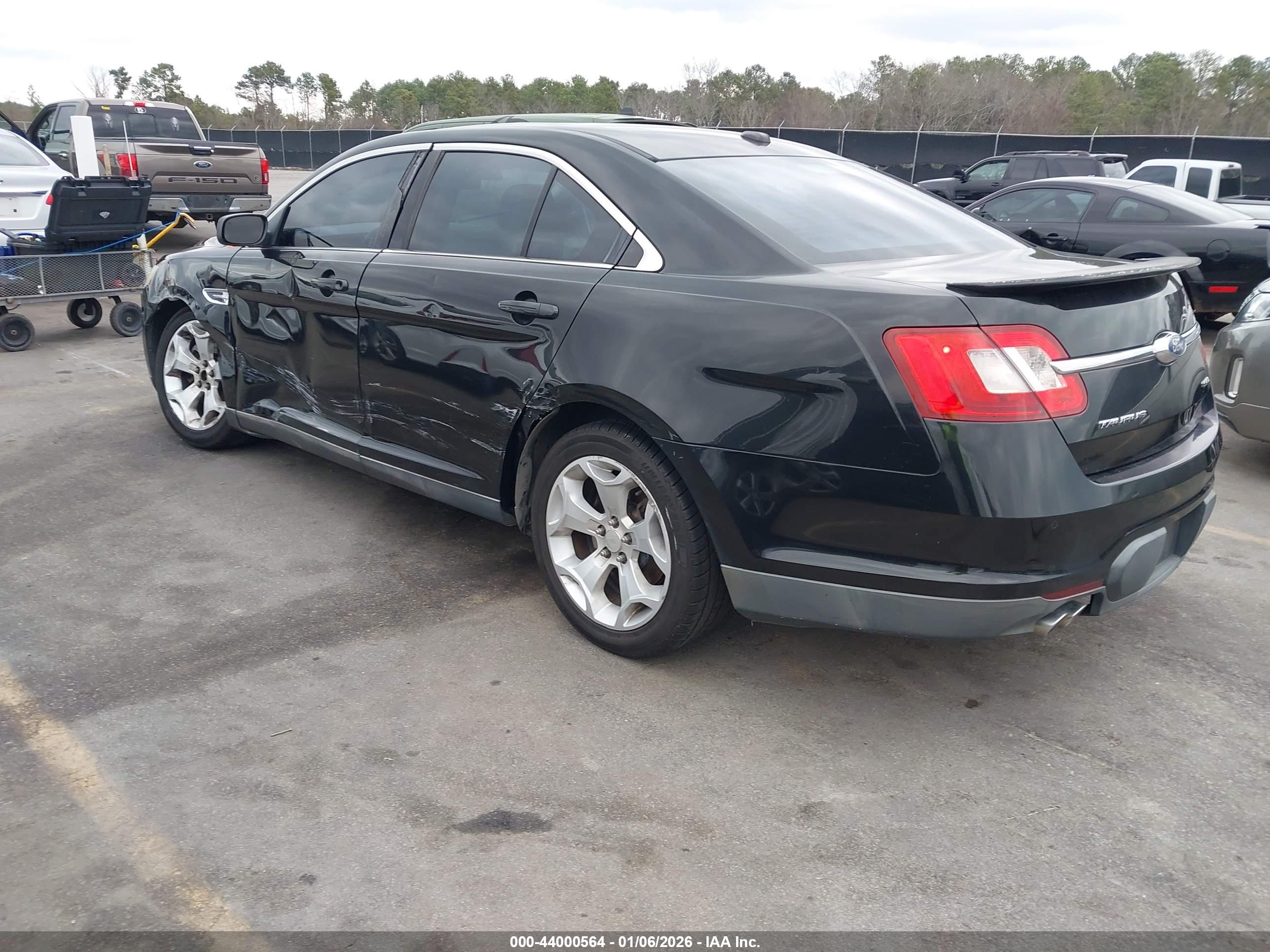 FORD TAURUS image 3