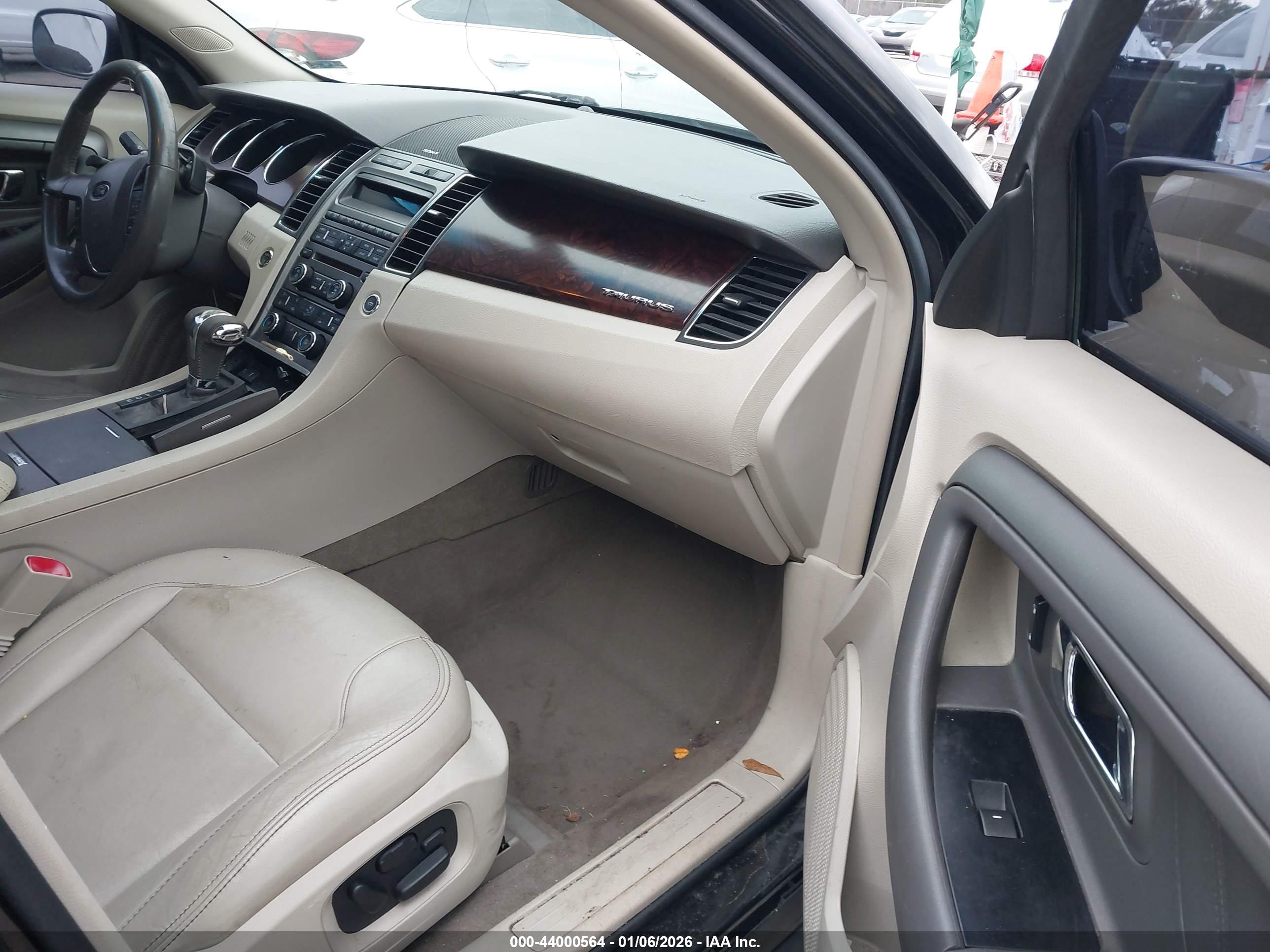 FORD TAURUS image 5