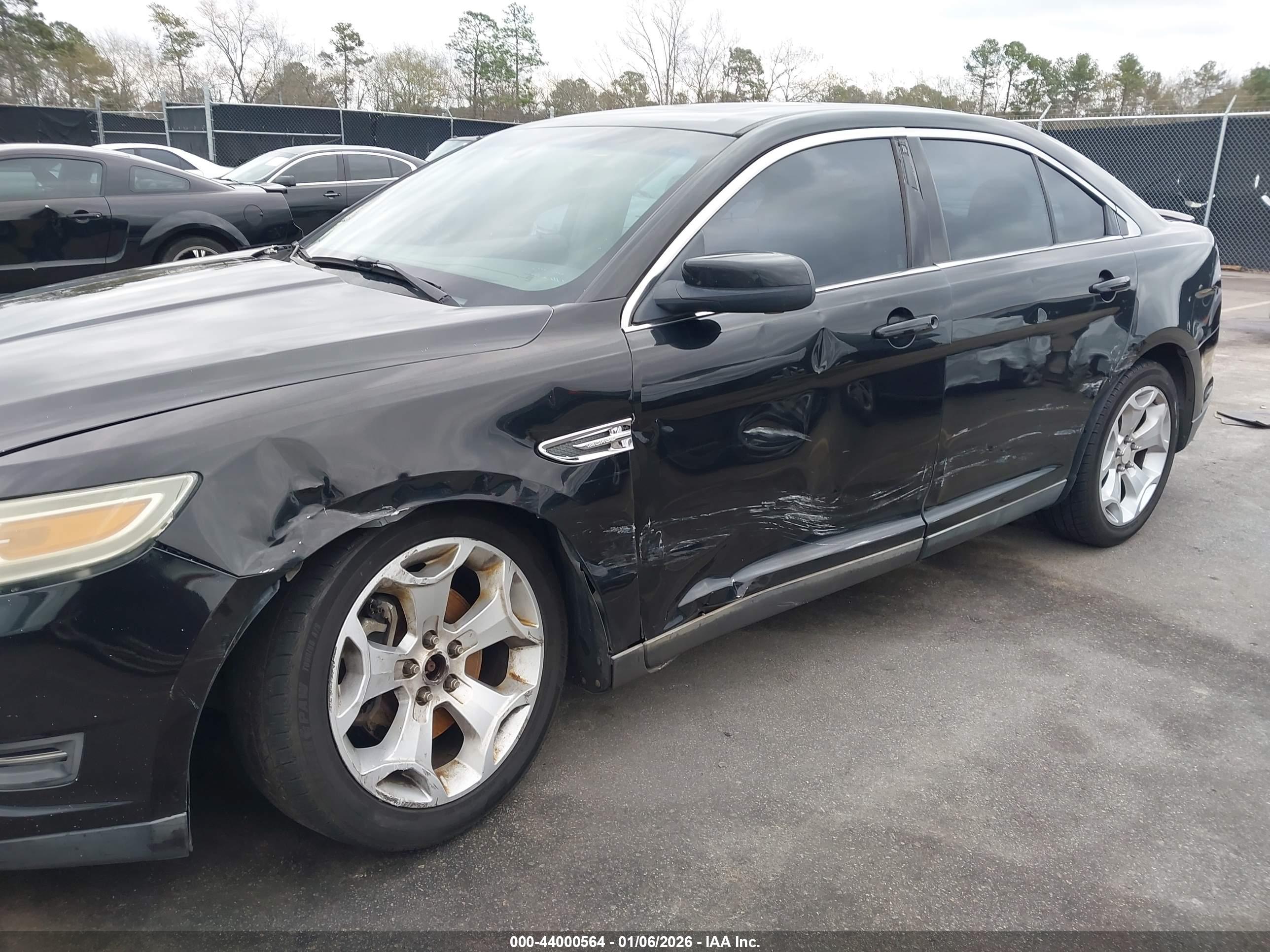 FORD TAURUS image 6