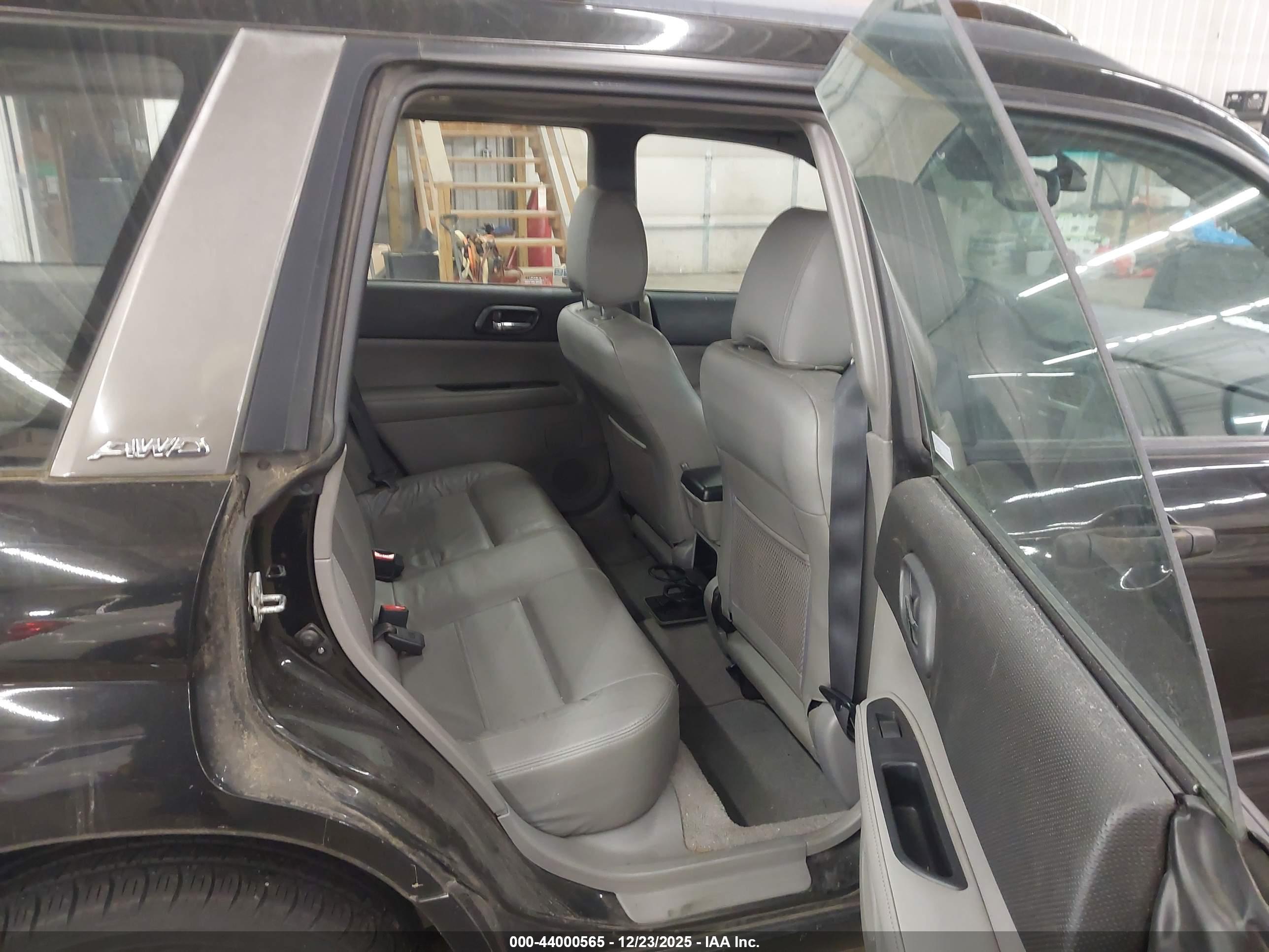 SUBARU FORESTER image 8