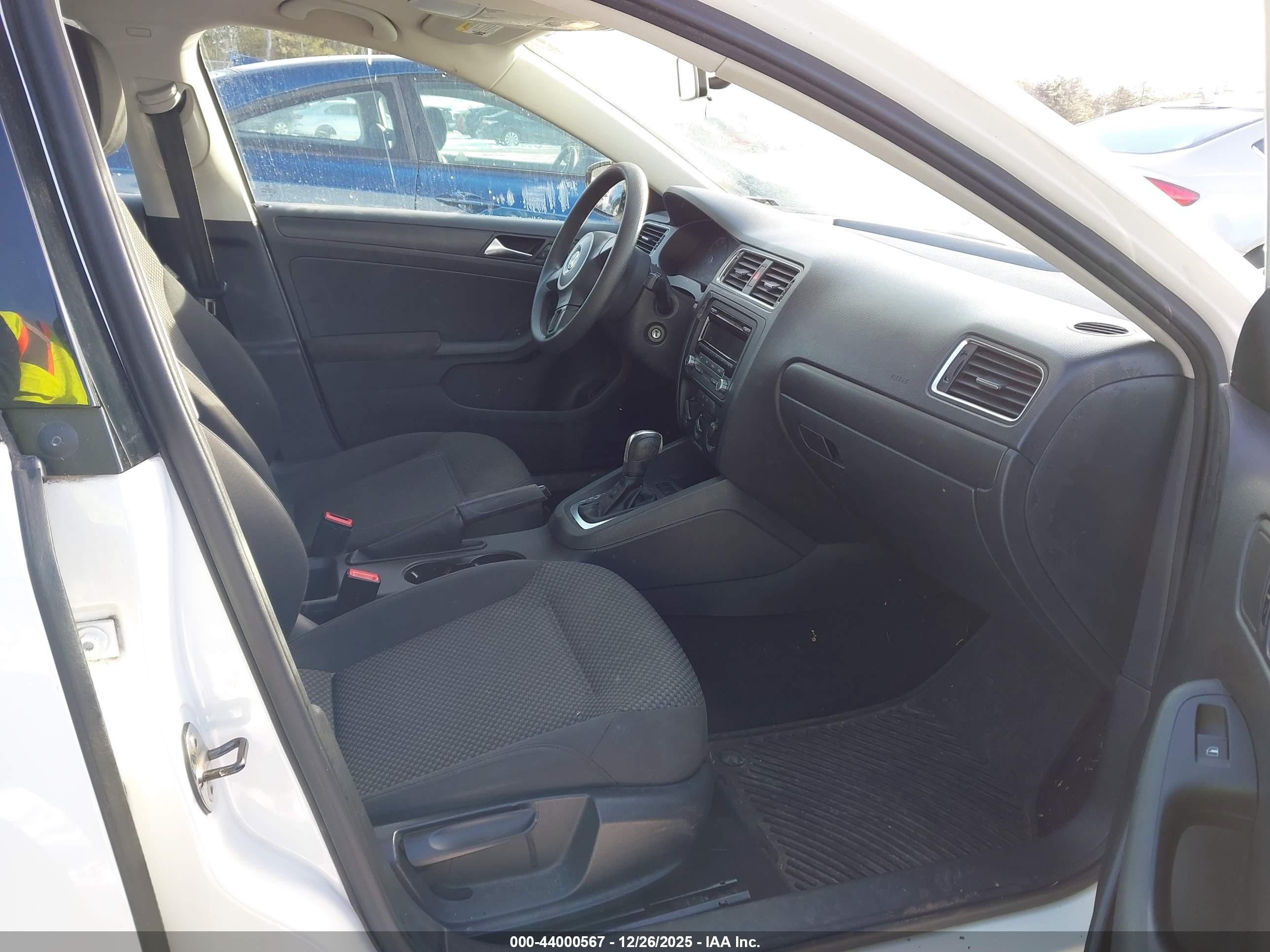 VOLKSWAGEN JETTA image 5