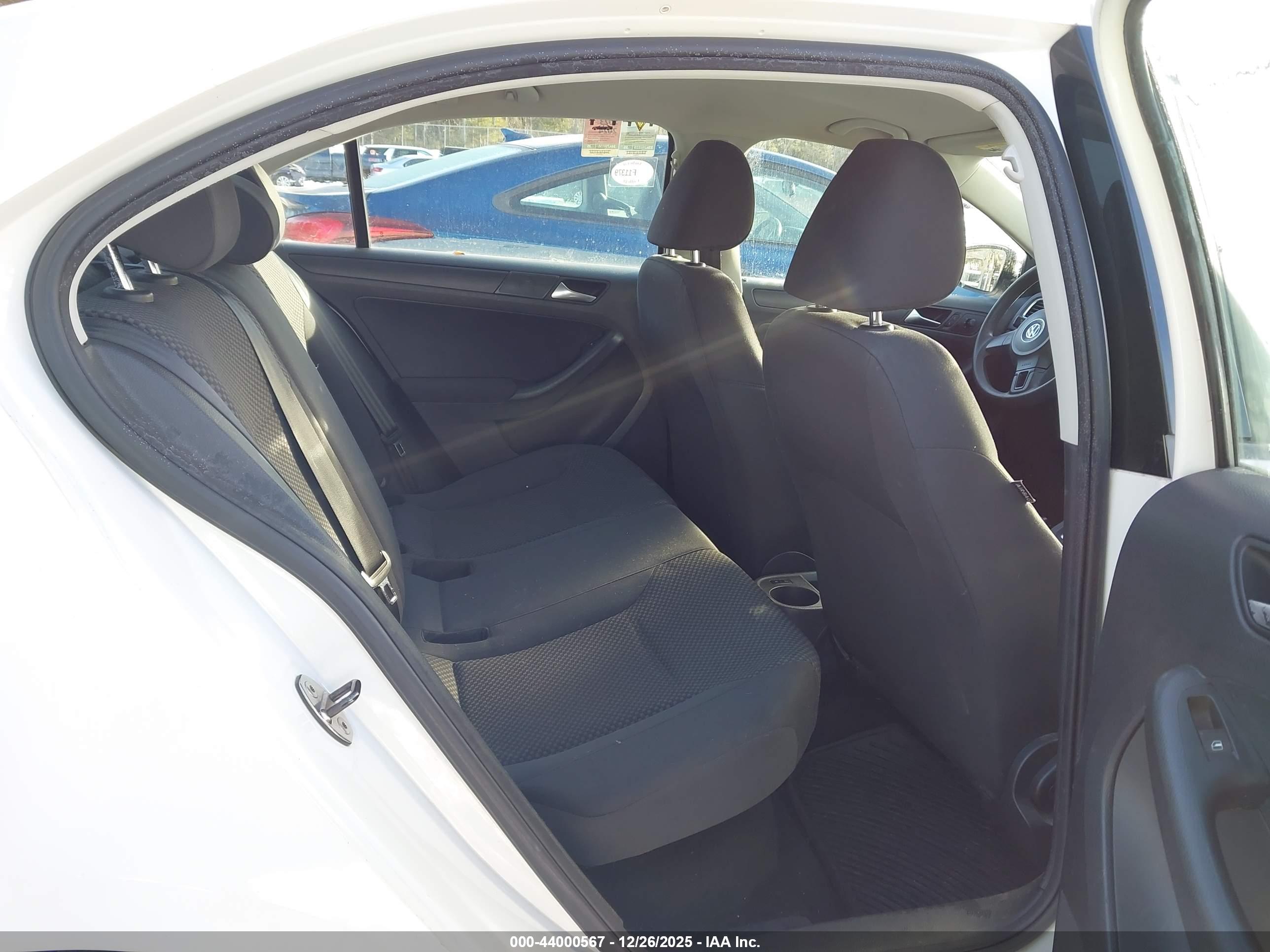 VOLKSWAGEN JETTA image 8