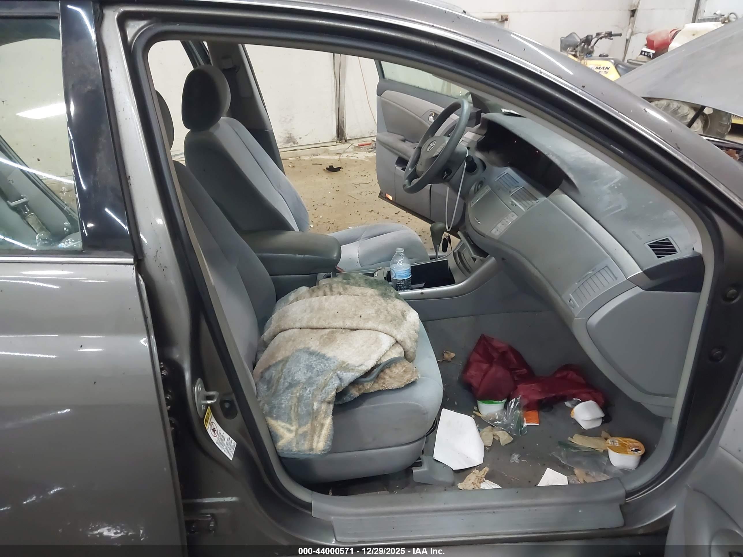 TOYOTA AVALON image 5