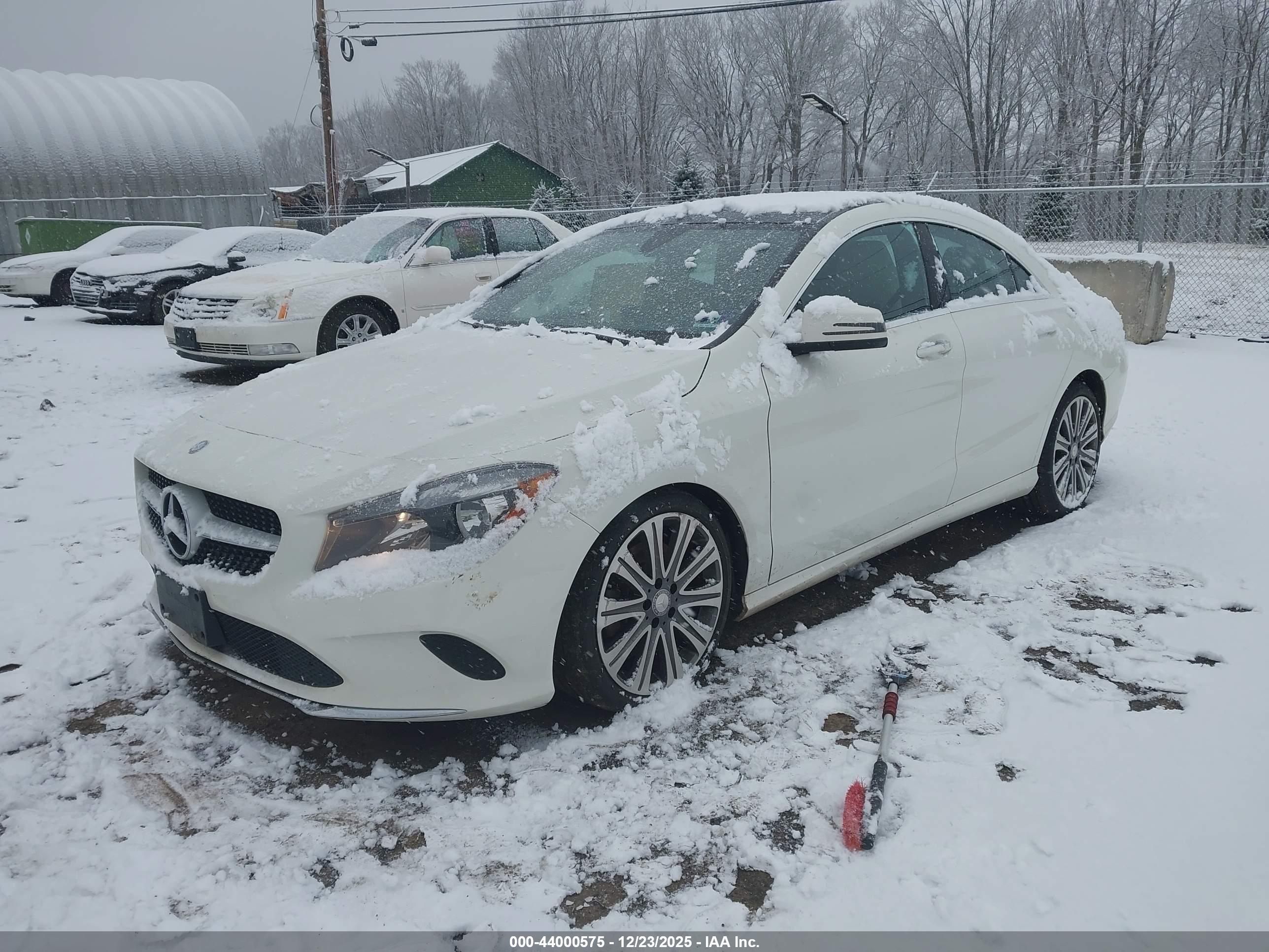 MERCEDES-BENZ CLA image 2