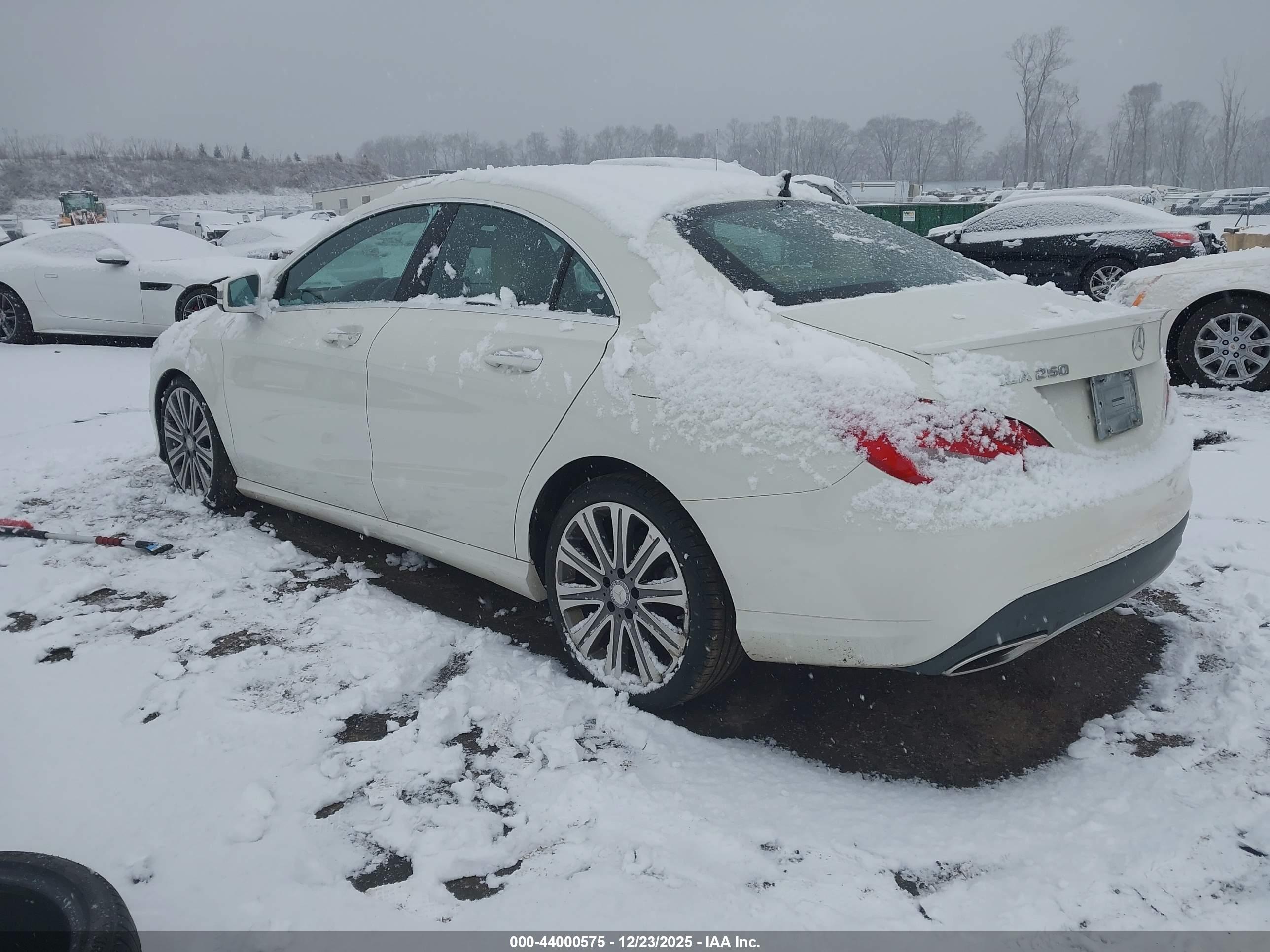 MERCEDES-BENZ CLA image 3