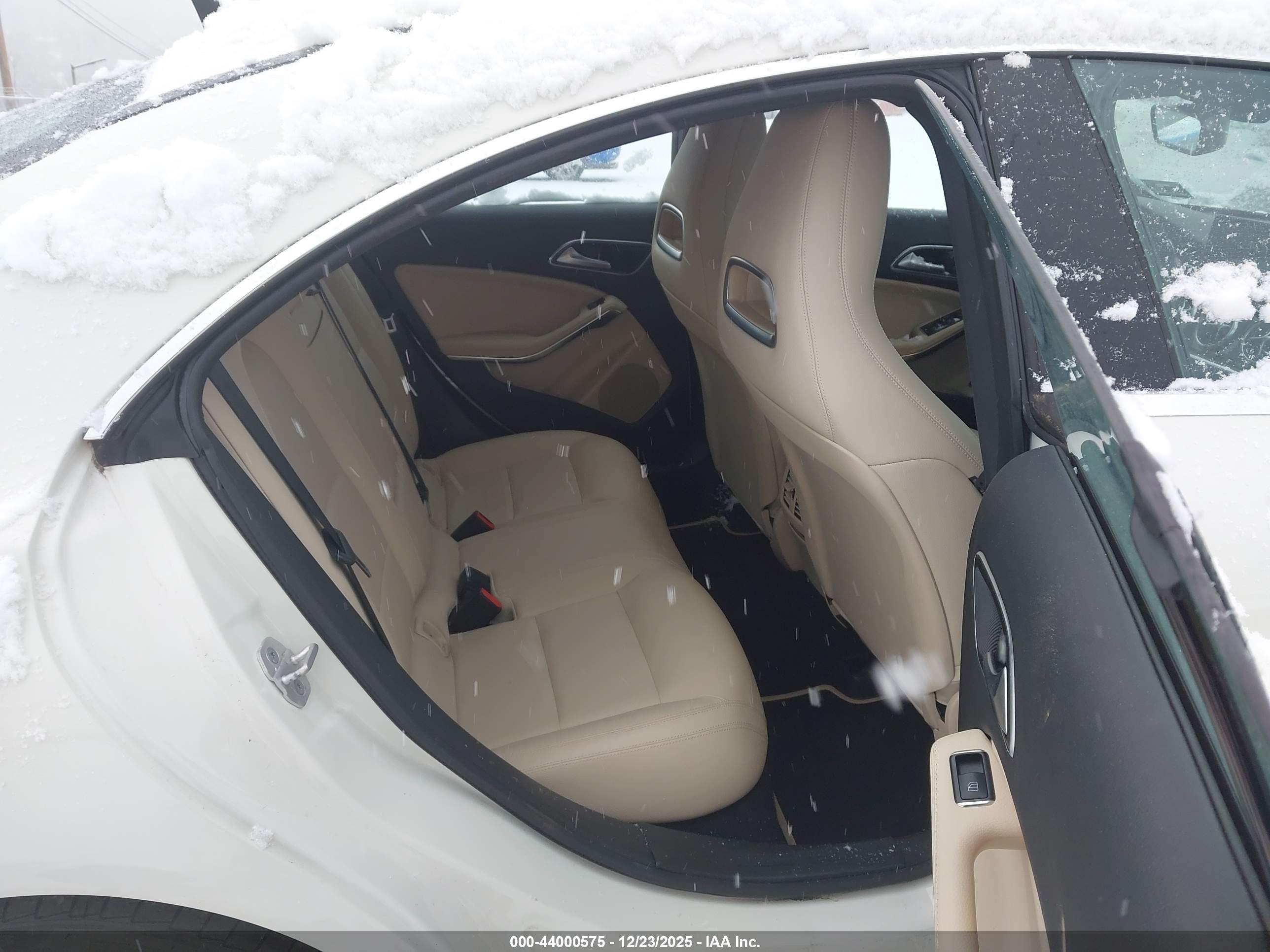 MERCEDES-BENZ CLA image 8