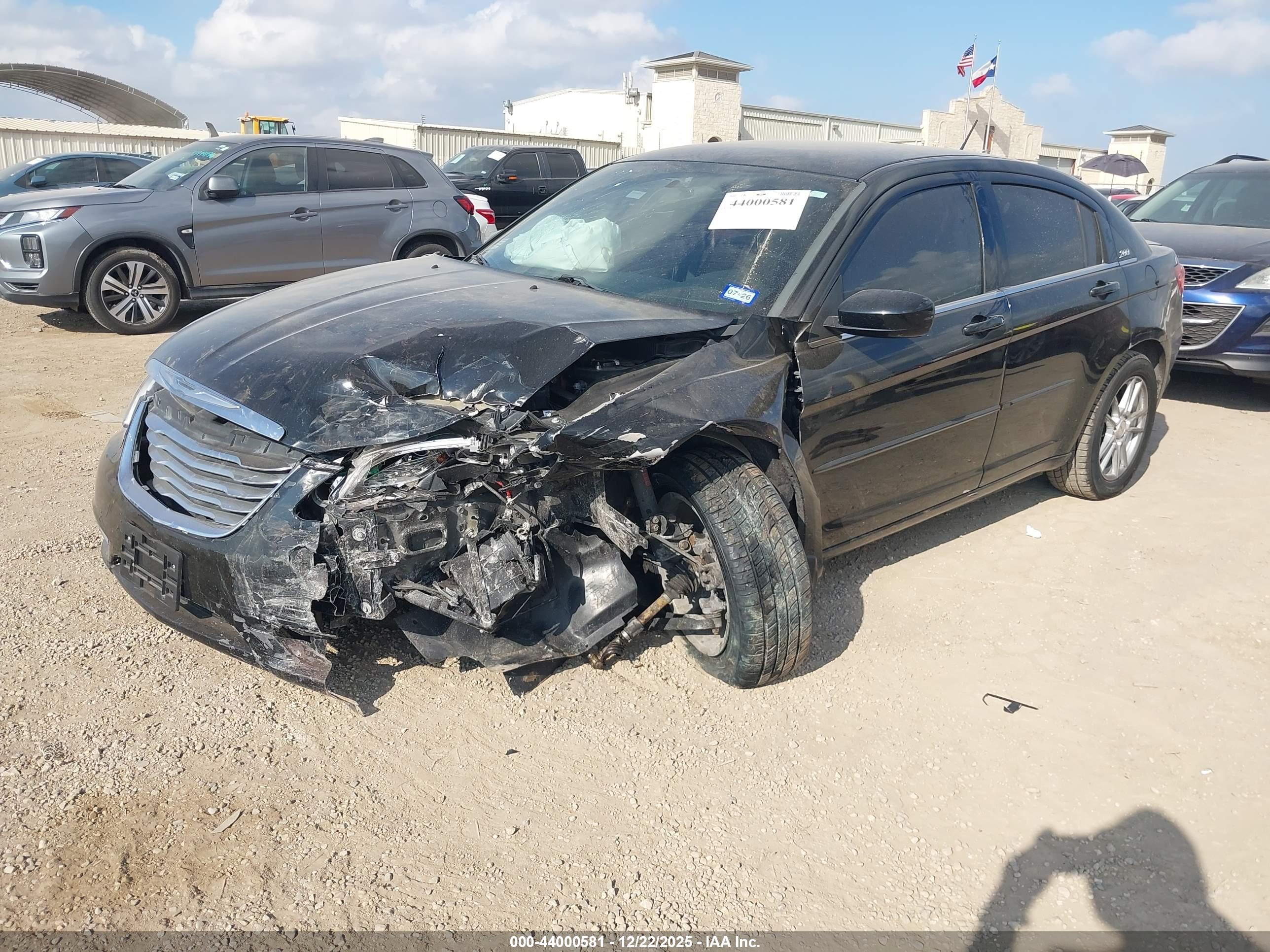 CHRYSLER 200 image 2