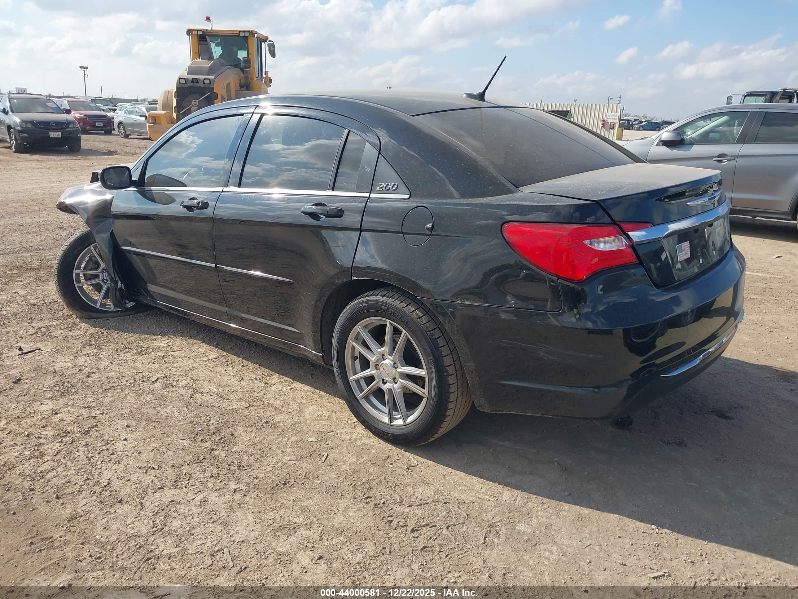 CHRYSLER 200 image 3