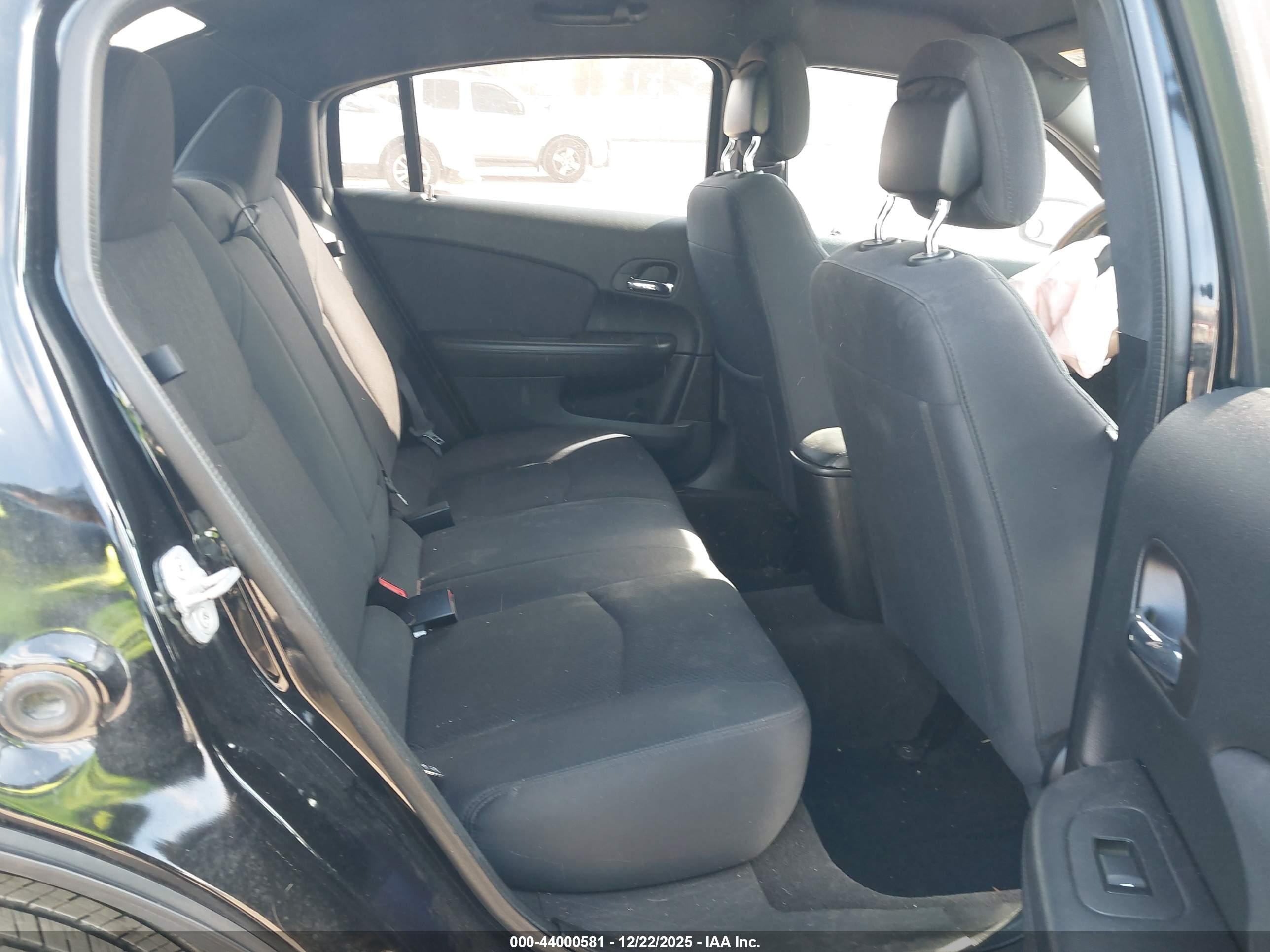 CHRYSLER 200 image 8