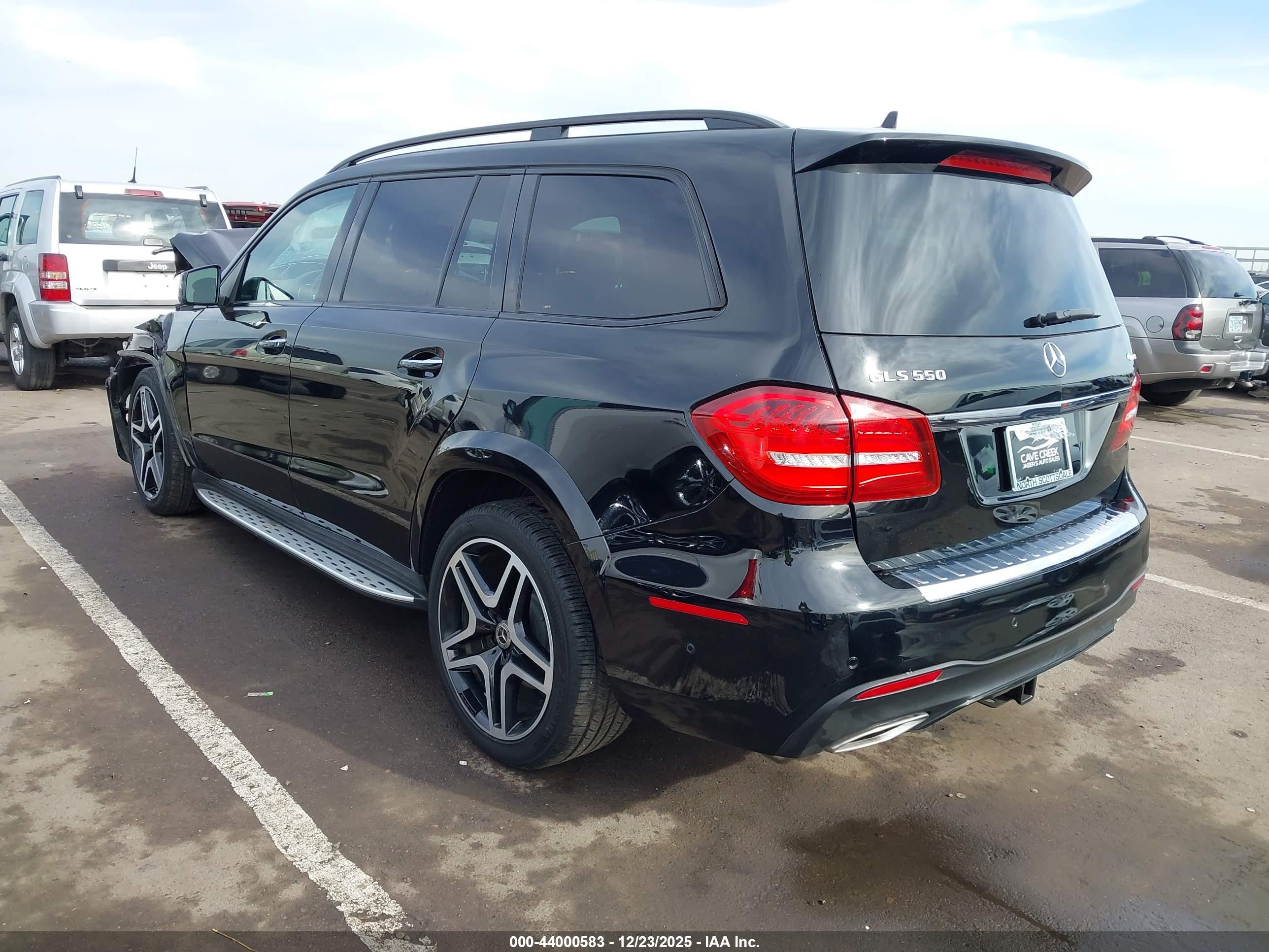 MERCEDES-BENZ GLS image 3