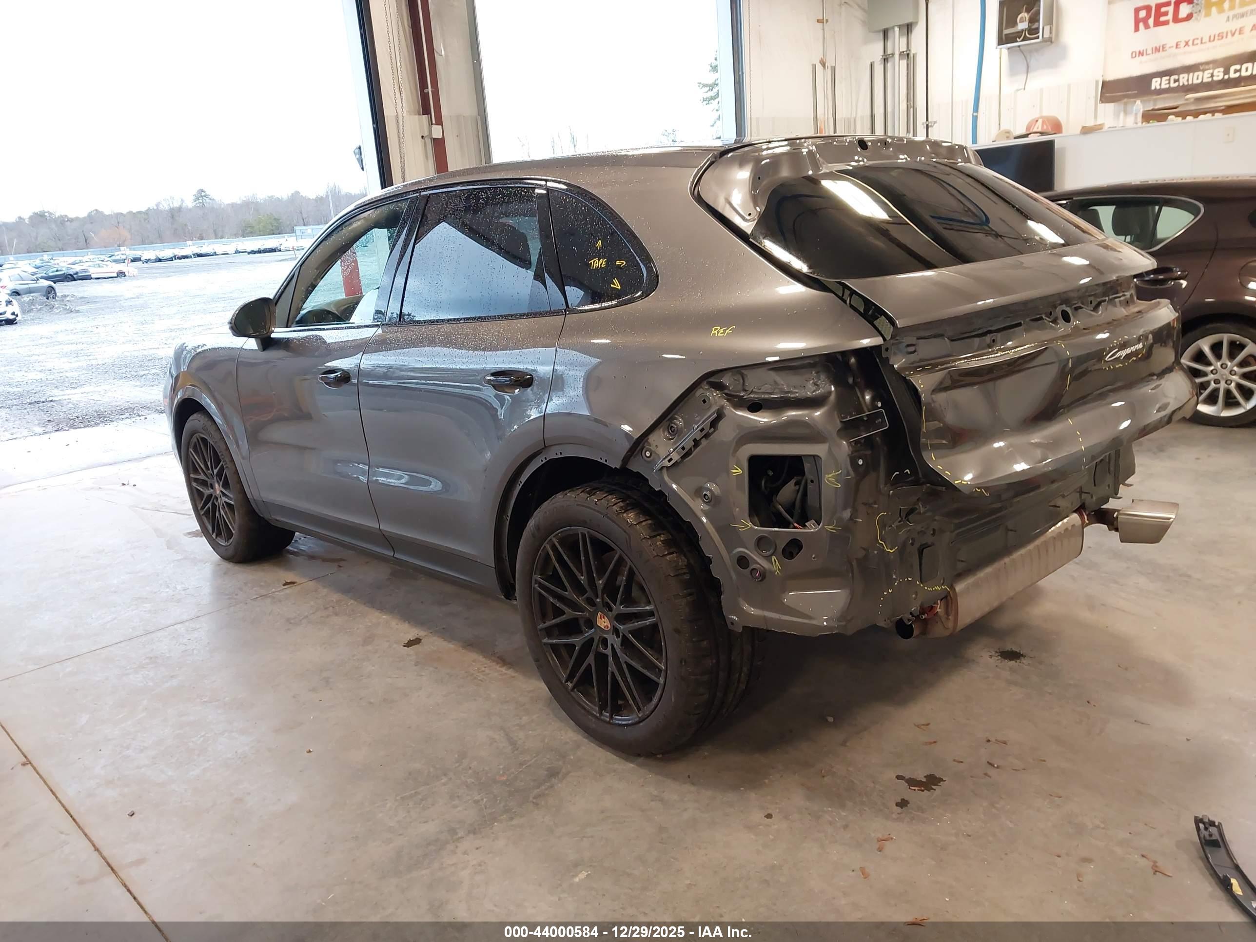 PORSCHE CAYENNE image 3