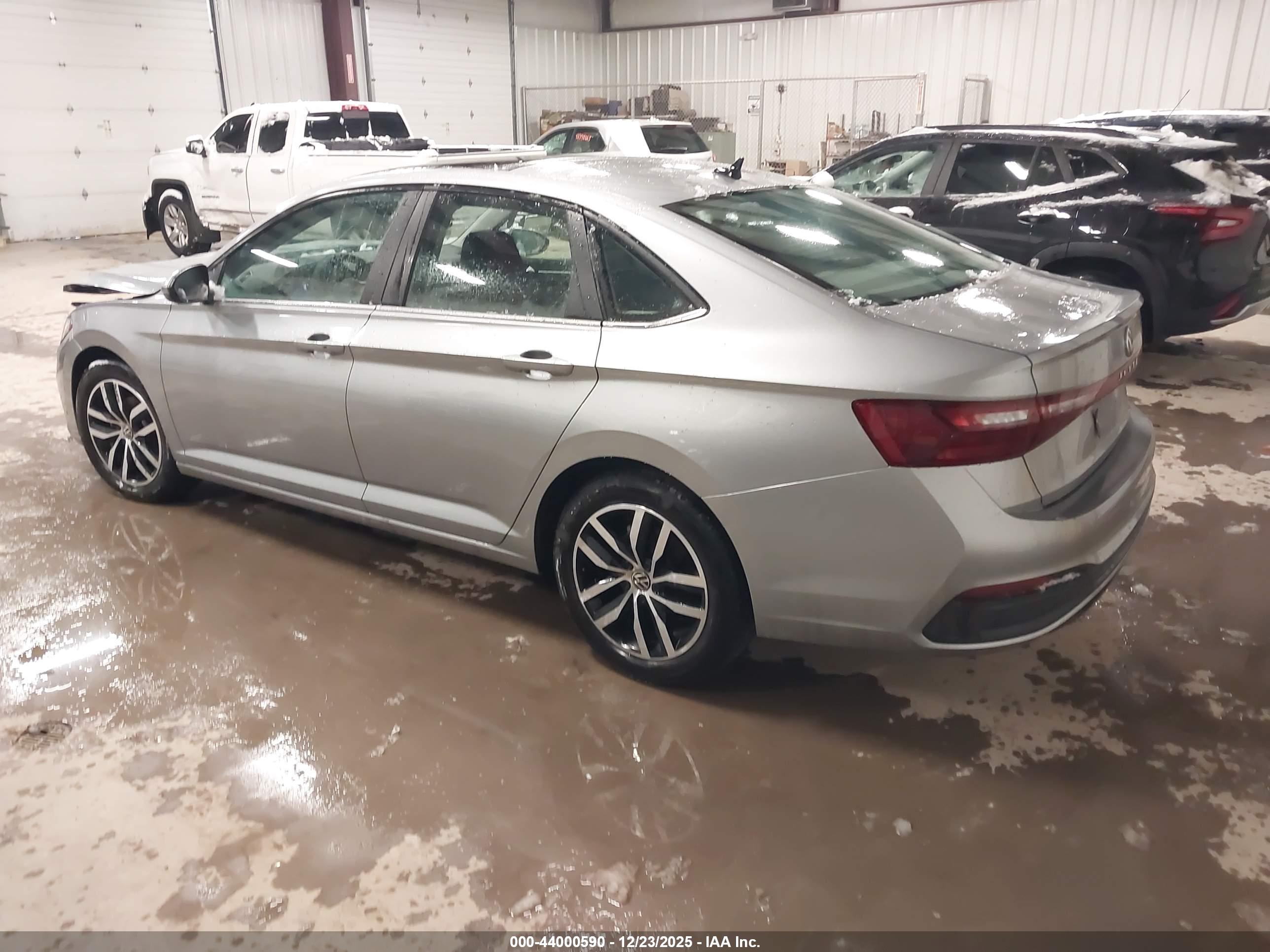 VOLKSWAGEN JETTA image 3