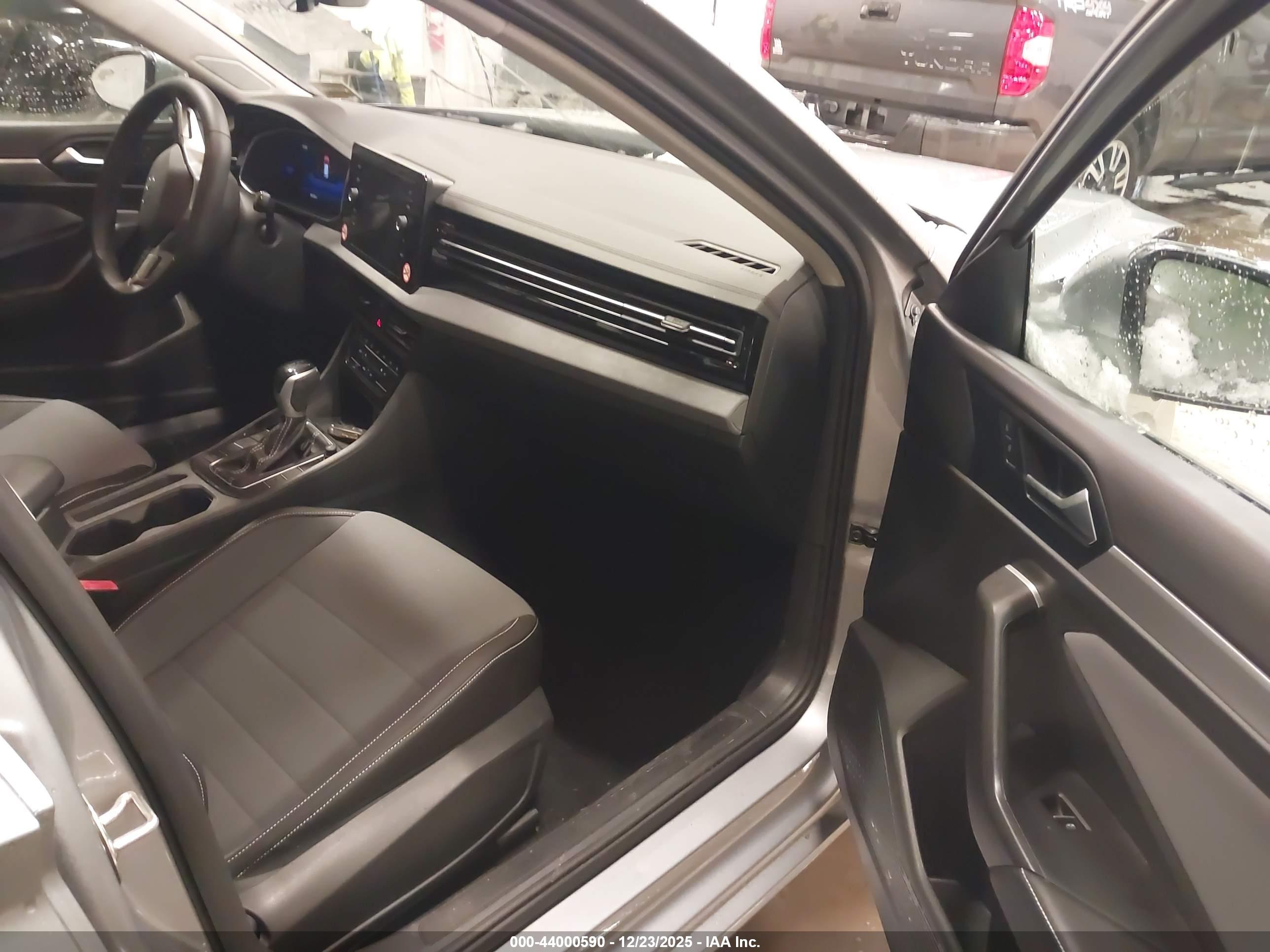 VOLKSWAGEN JETTA image 5