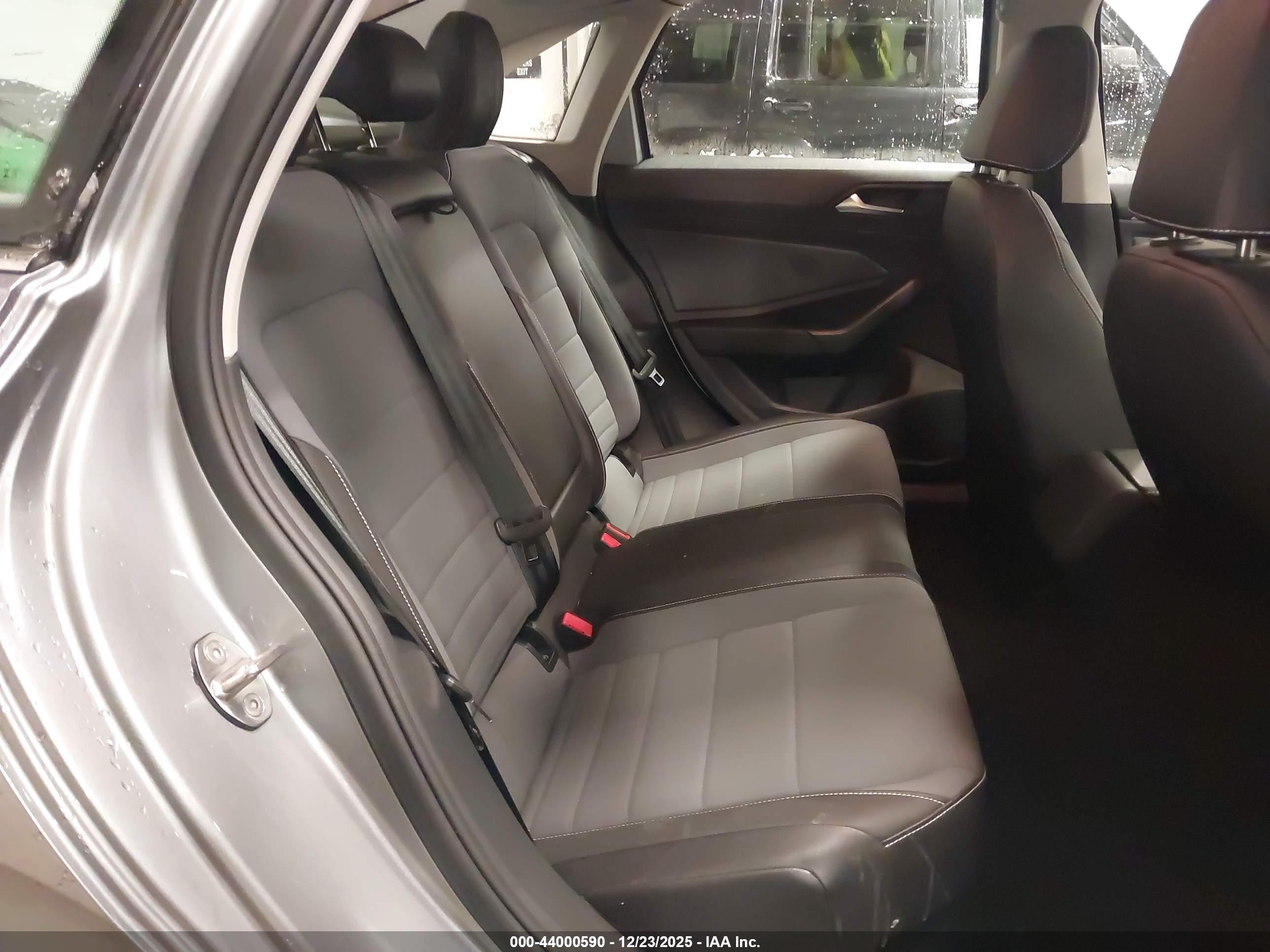 VOLKSWAGEN JETTA image 8