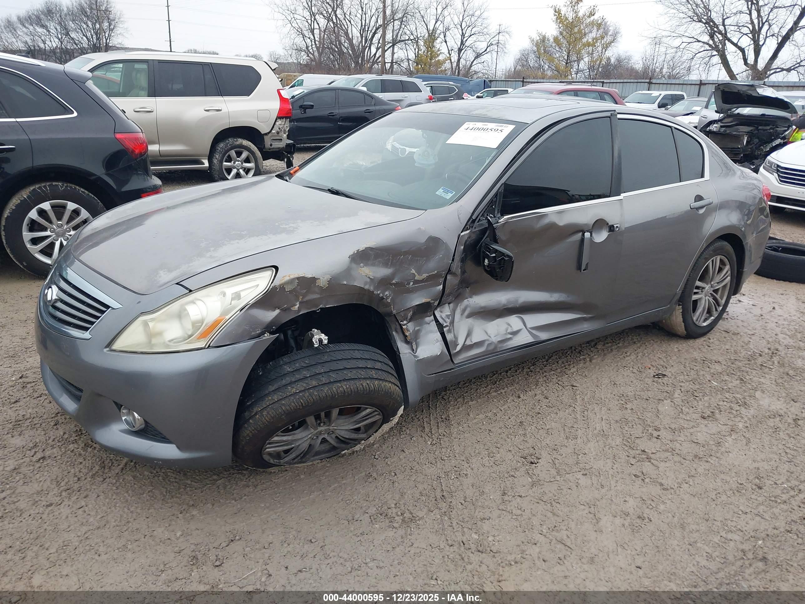 INFINITI G37 image 2