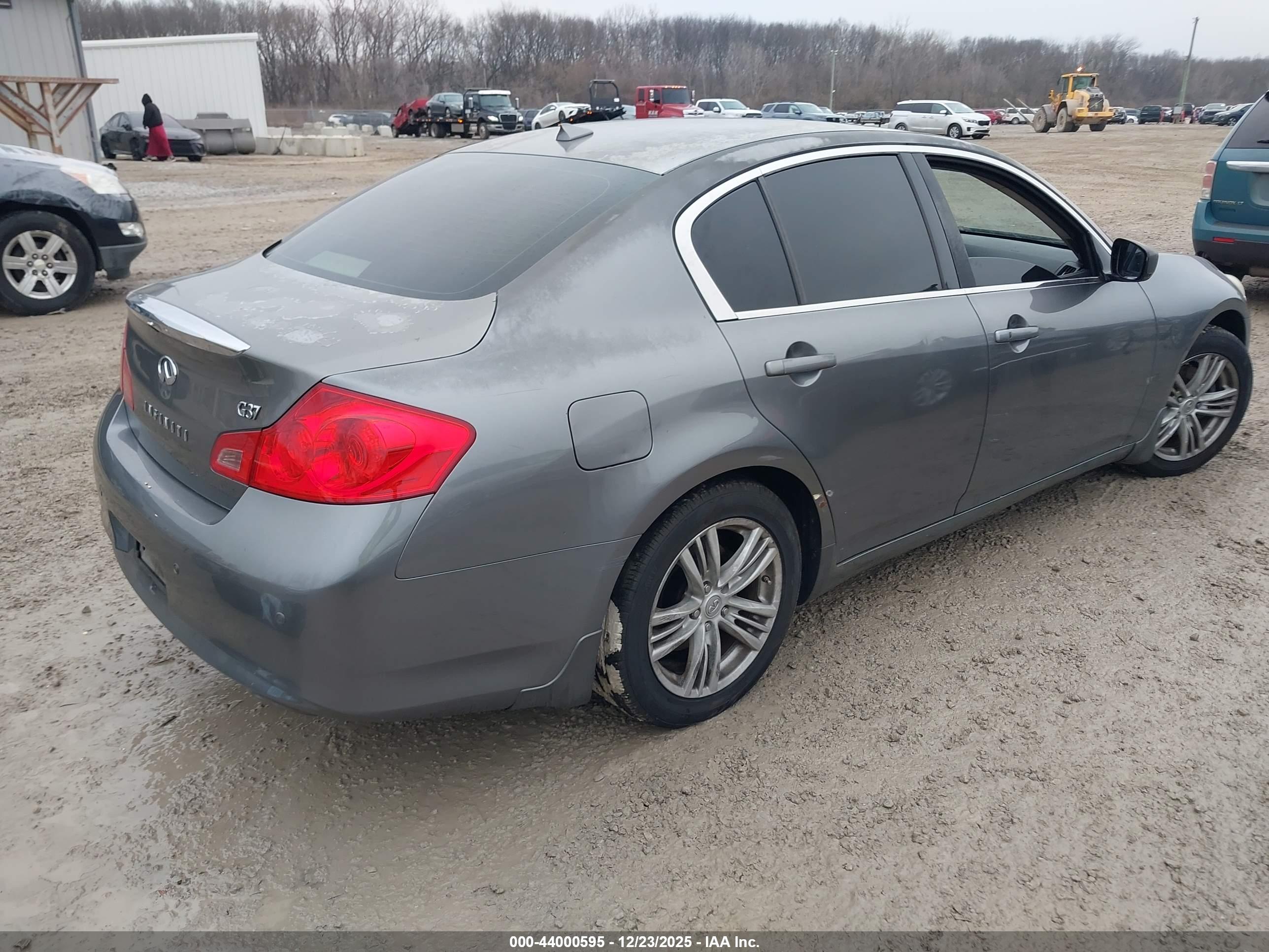 INFINITI G37 image 4