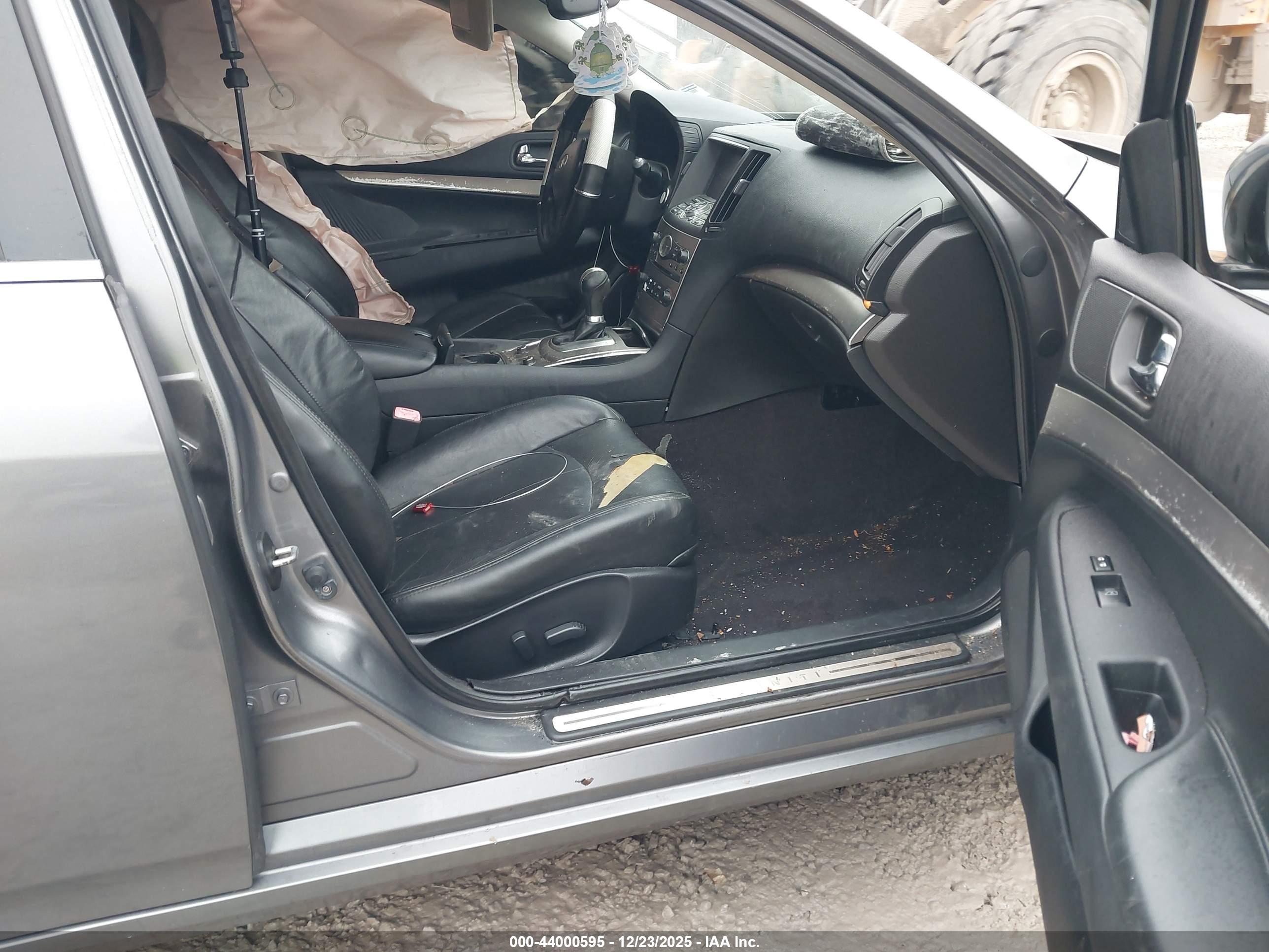 INFINITI G37 image 5