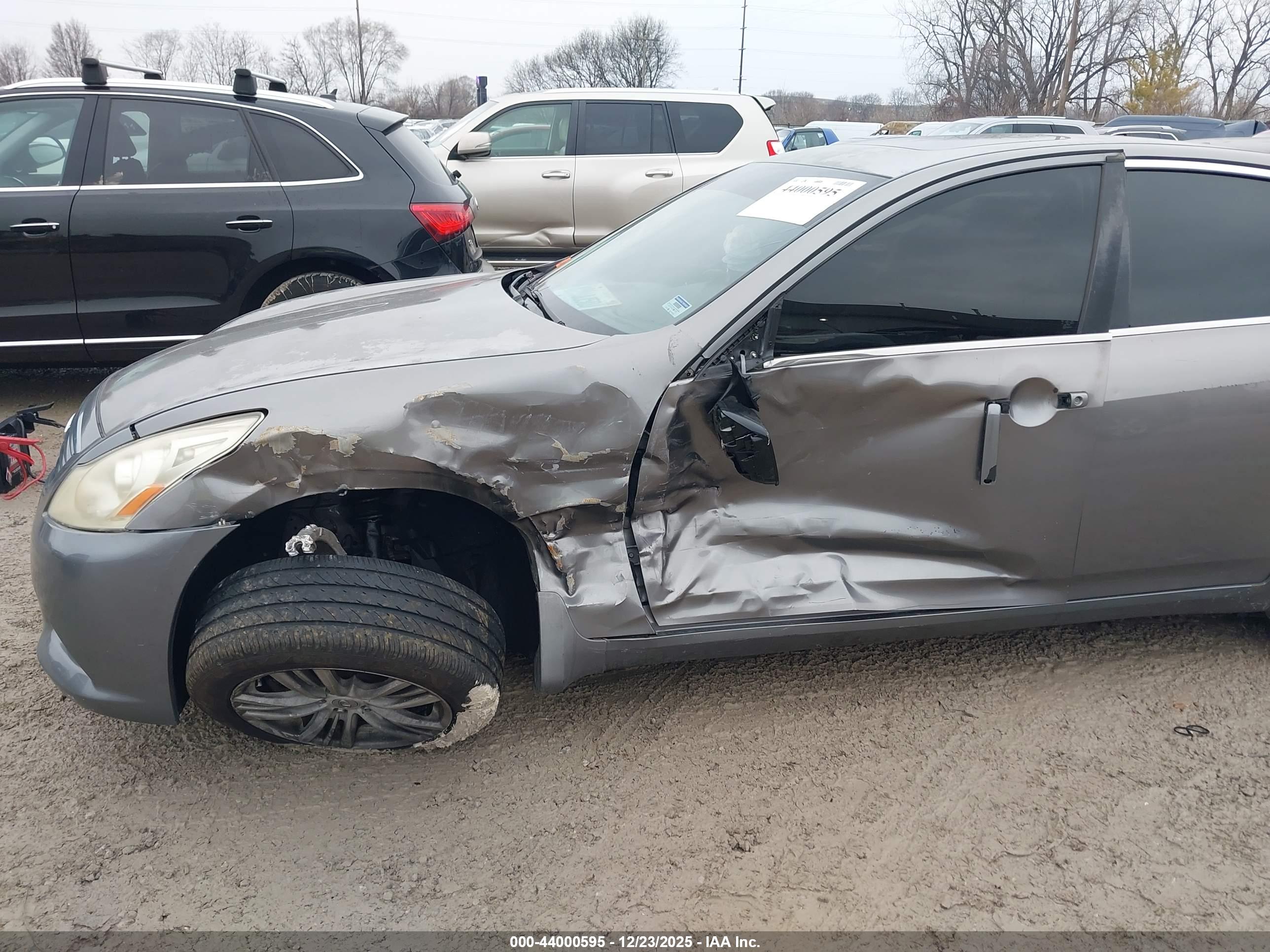 INFINITI G37 image 6