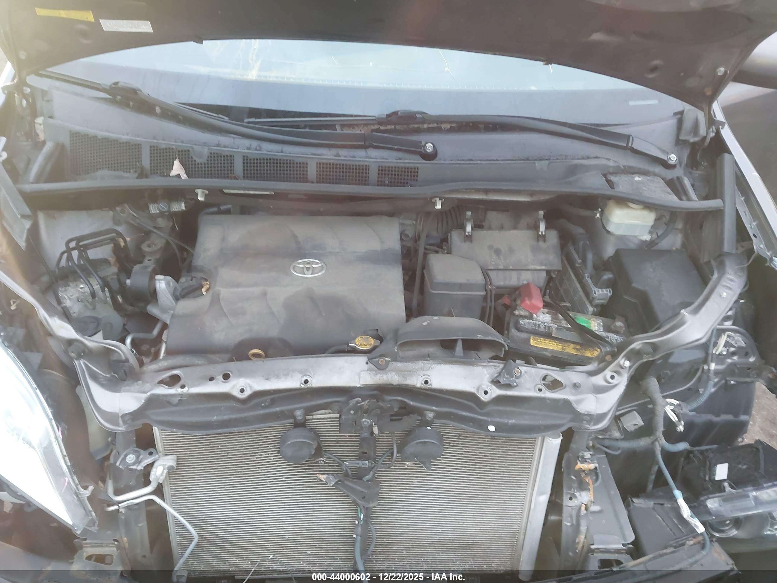 TOYOTA SIENNA image 10
