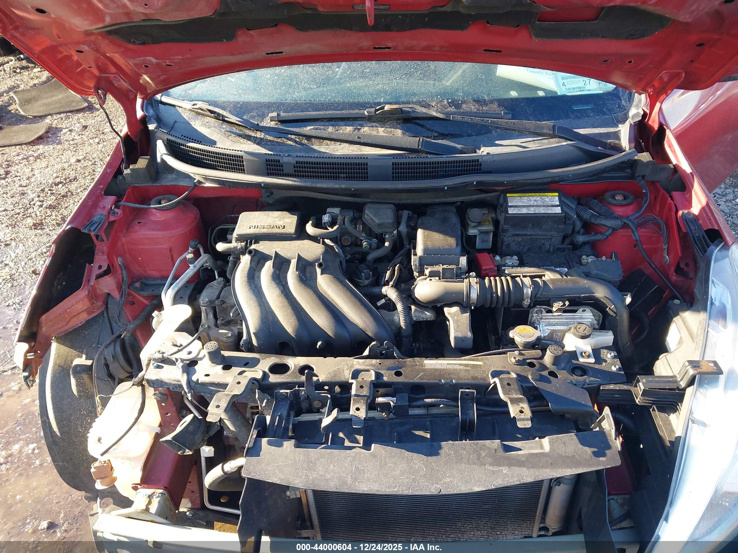NISSAN VERSA image 10