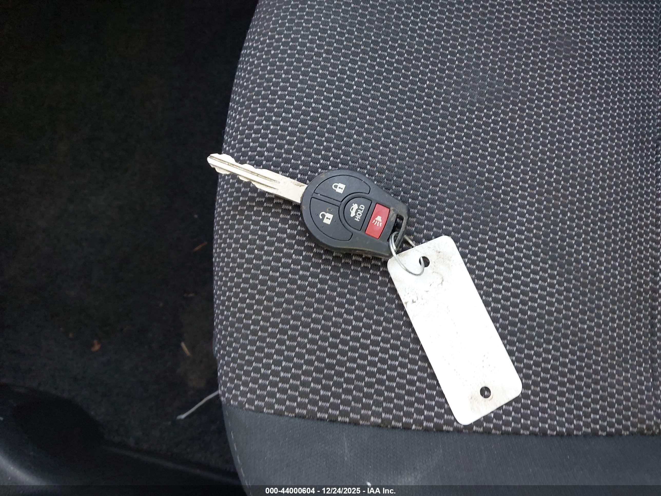 NISSAN VERSA image 11