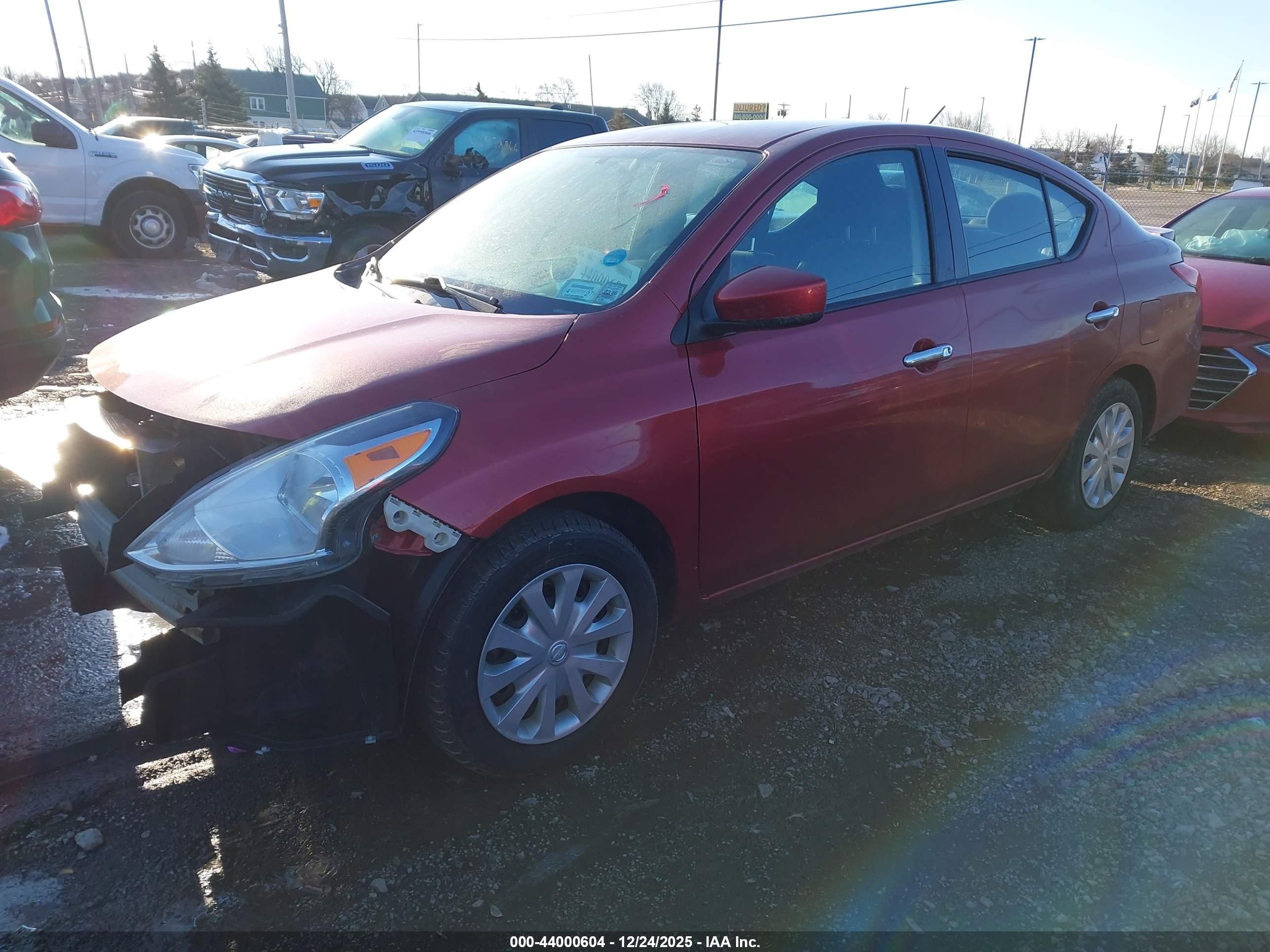 NISSAN VERSA image 2