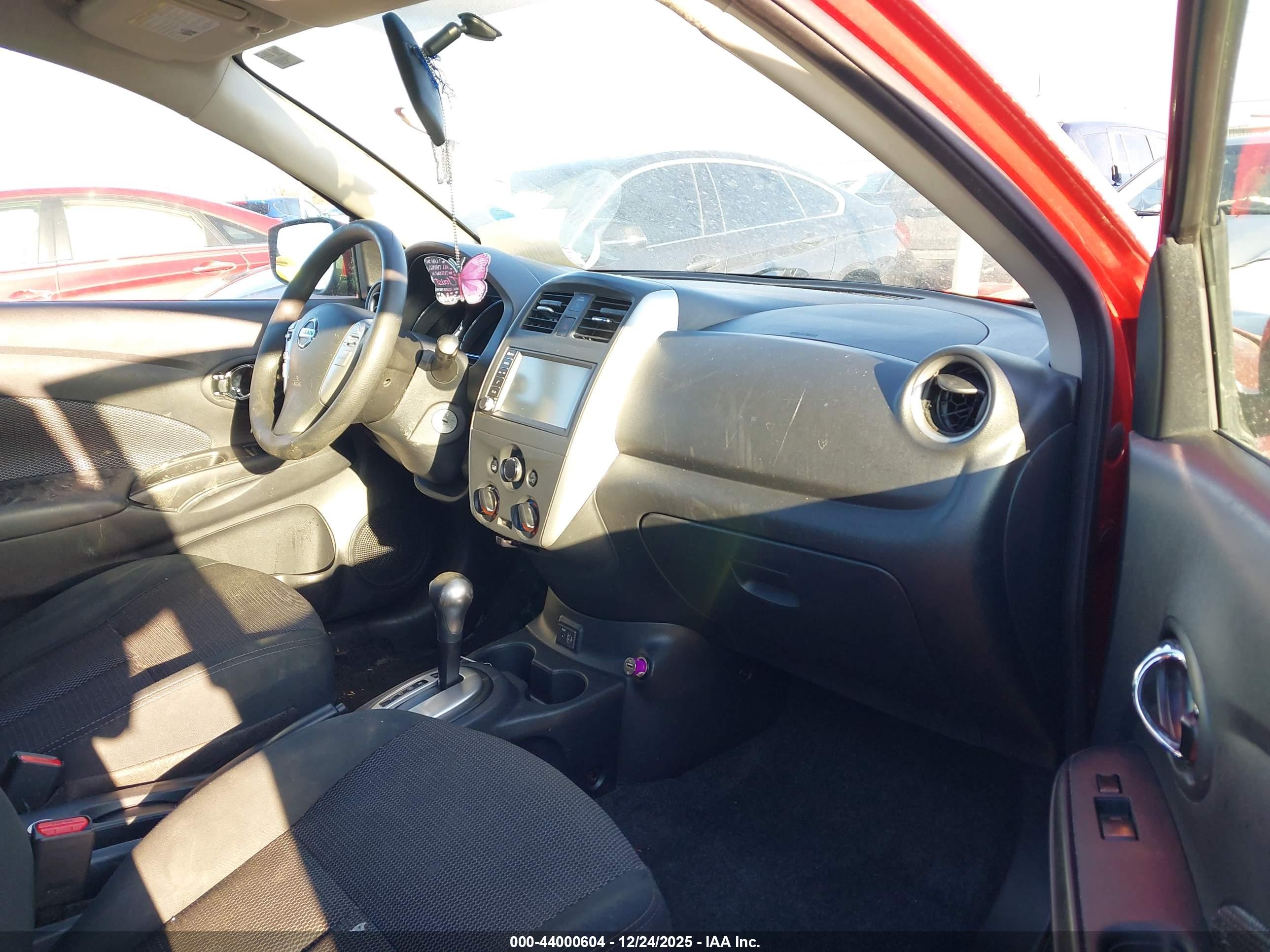 NISSAN VERSA image 5