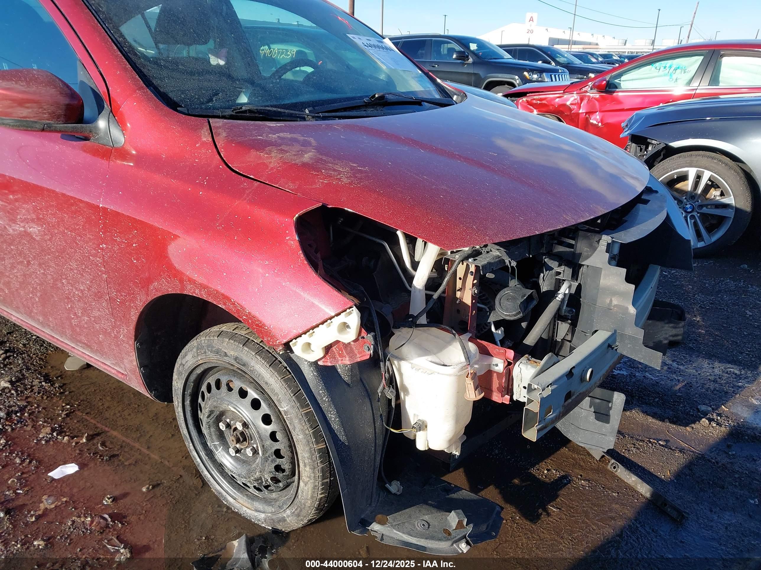 NISSAN VERSA image 6
