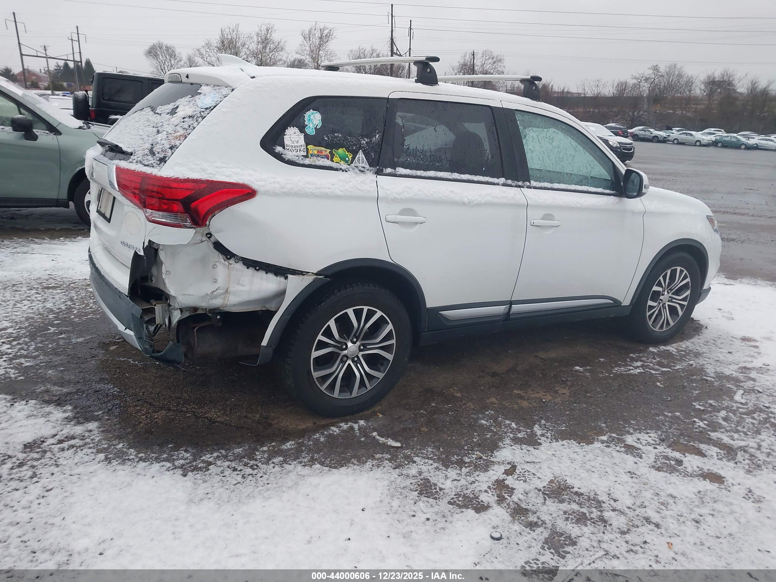 MITSUBISHI OUTLANDER image 4