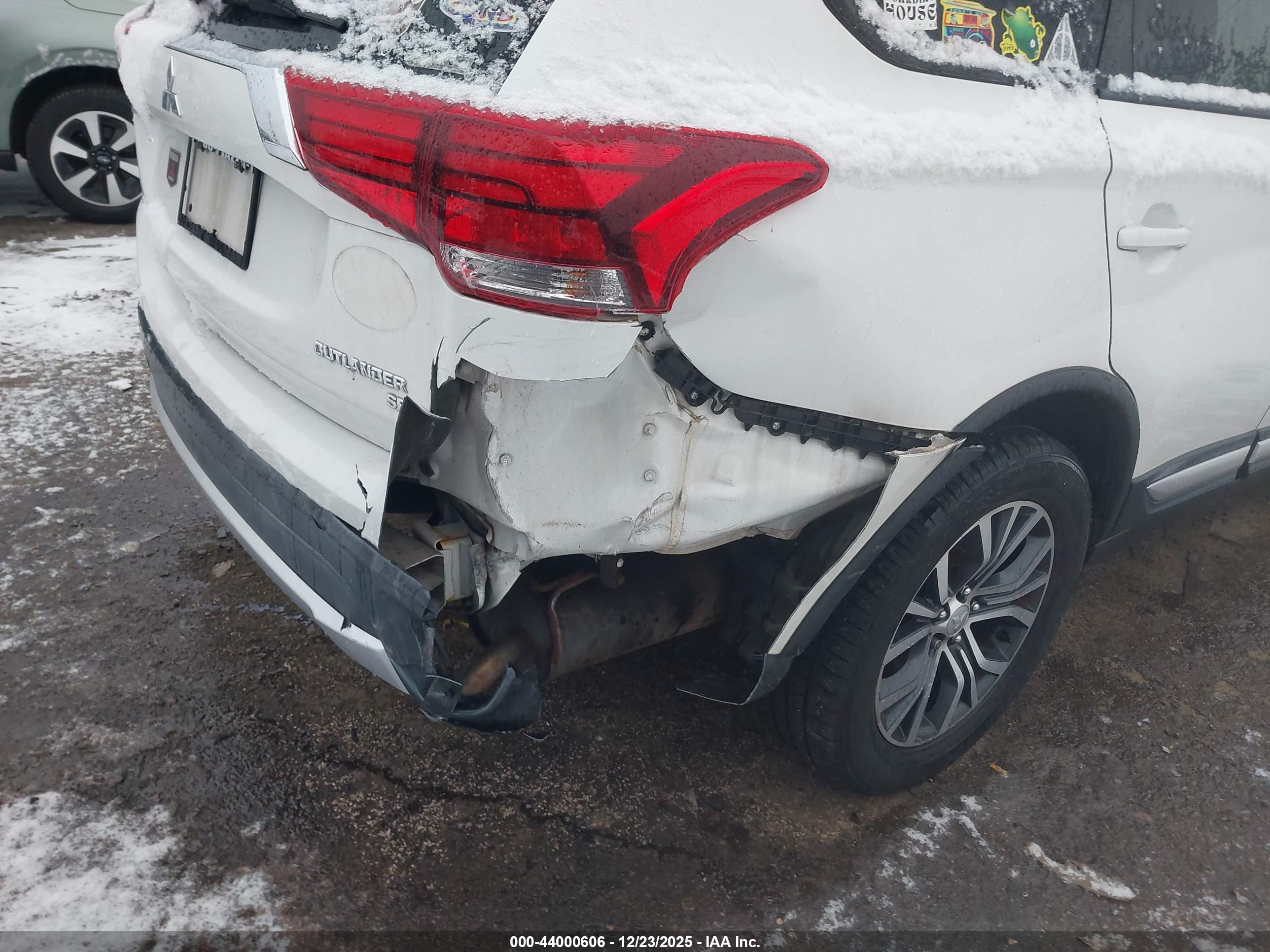 MITSUBISHI OUTLANDER image 6