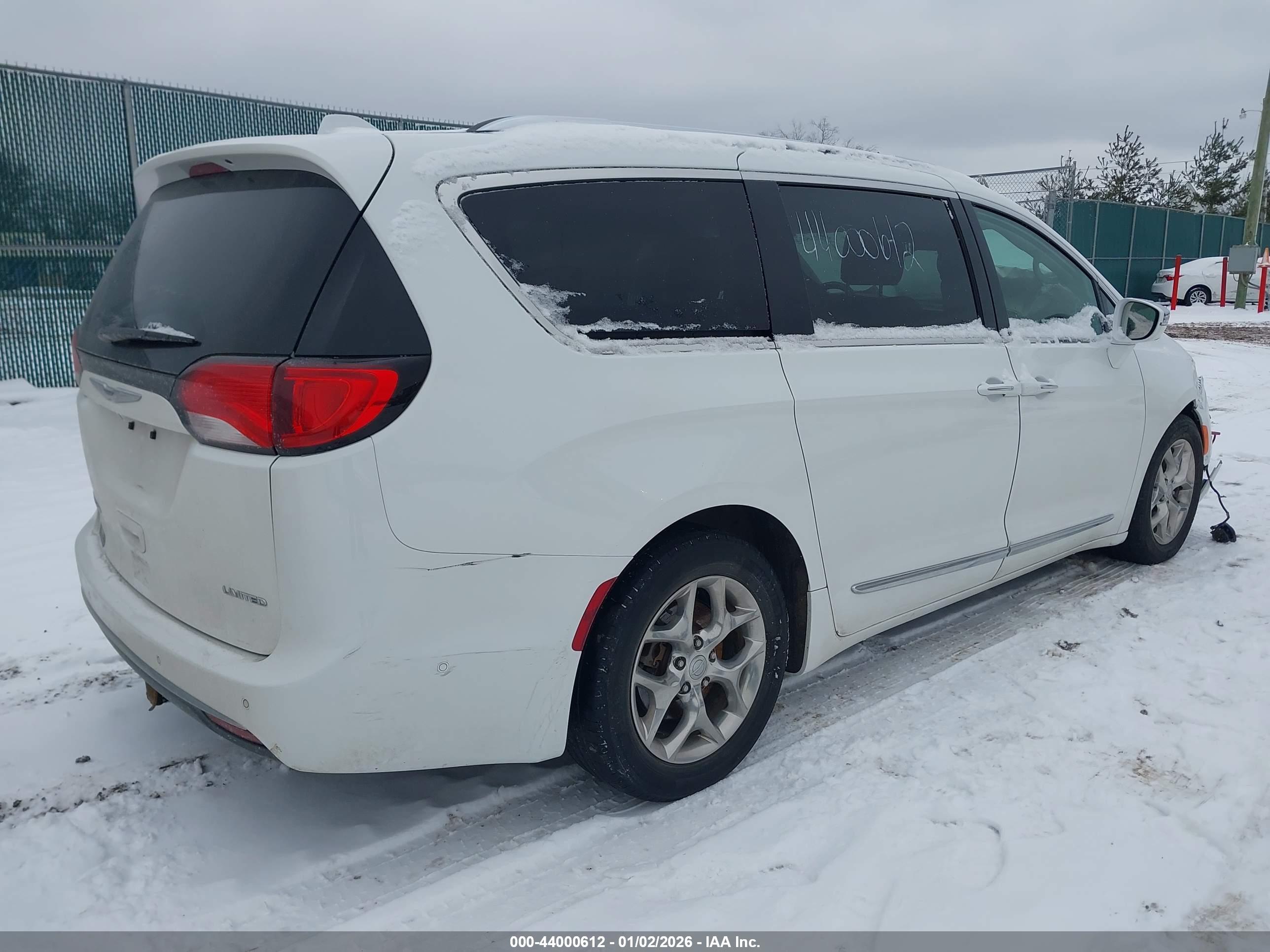 CHRYSLER PACIFICA image 4
