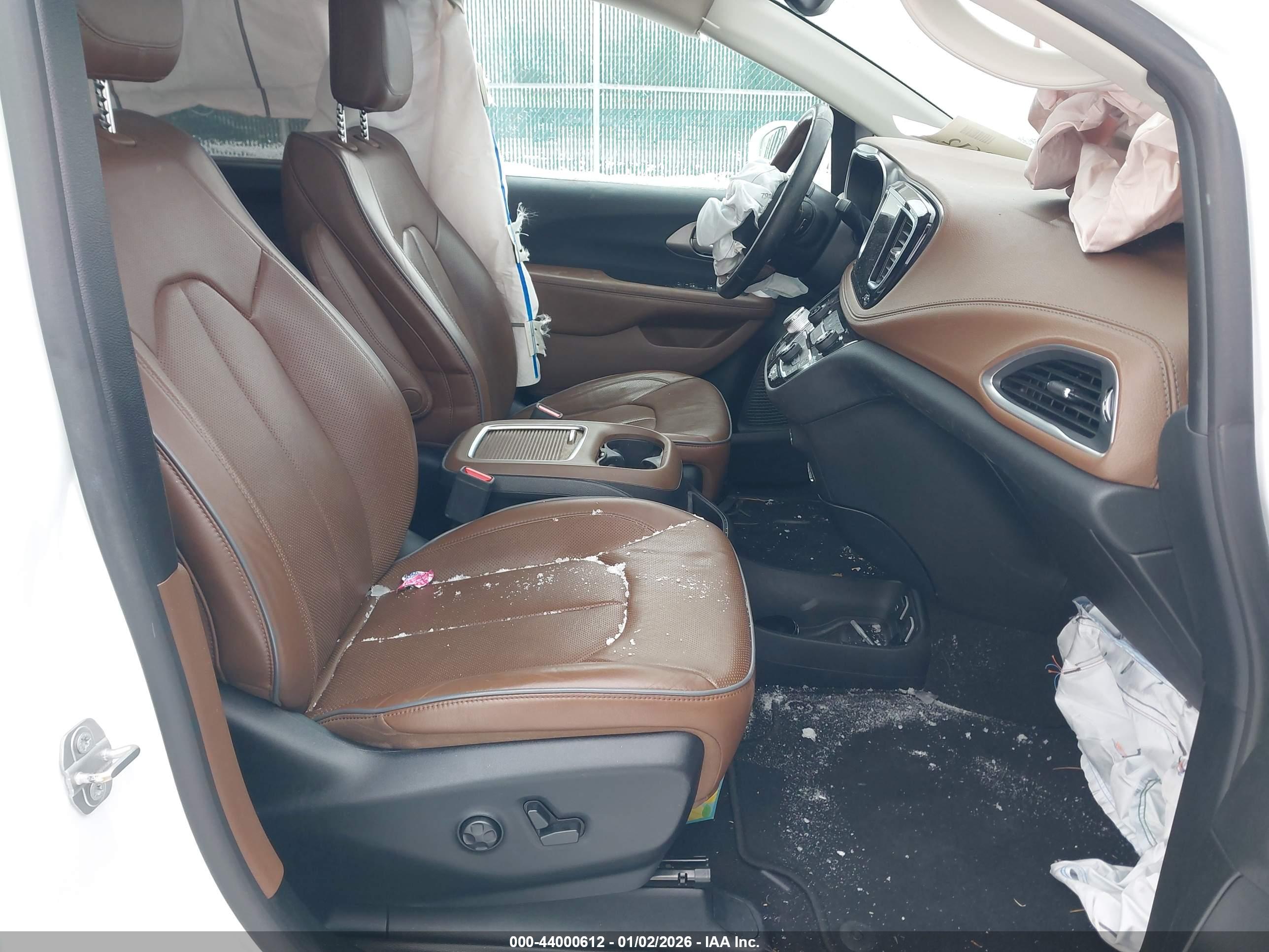 CHRYSLER PACIFICA image 5